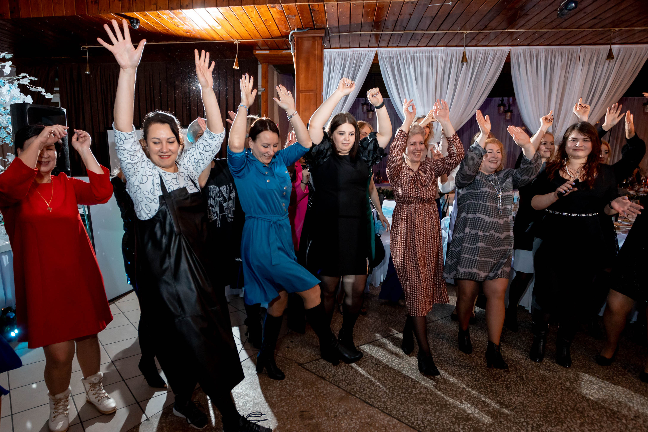 Съемка Новогоднего корпоратива в ресторане Охотник 23.12.2022 г. Свадебный и семейный фотограф в Москве и МО Елена Агапова