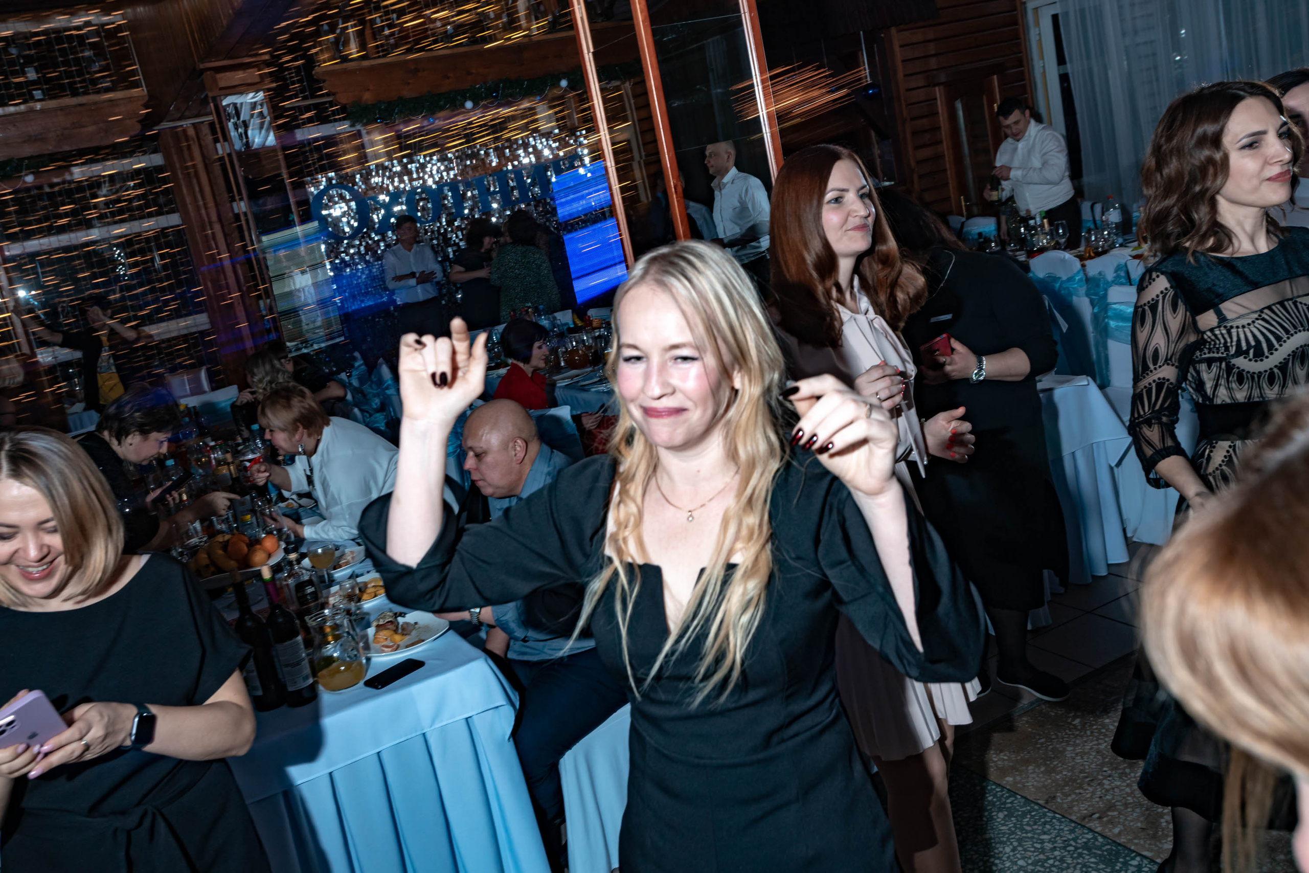 Съемка Новогоднего корпоратива в ресторане Охотник 23.12.2022 г. Свадебный и семейный фотограф в Москве и МО Елена Агапова