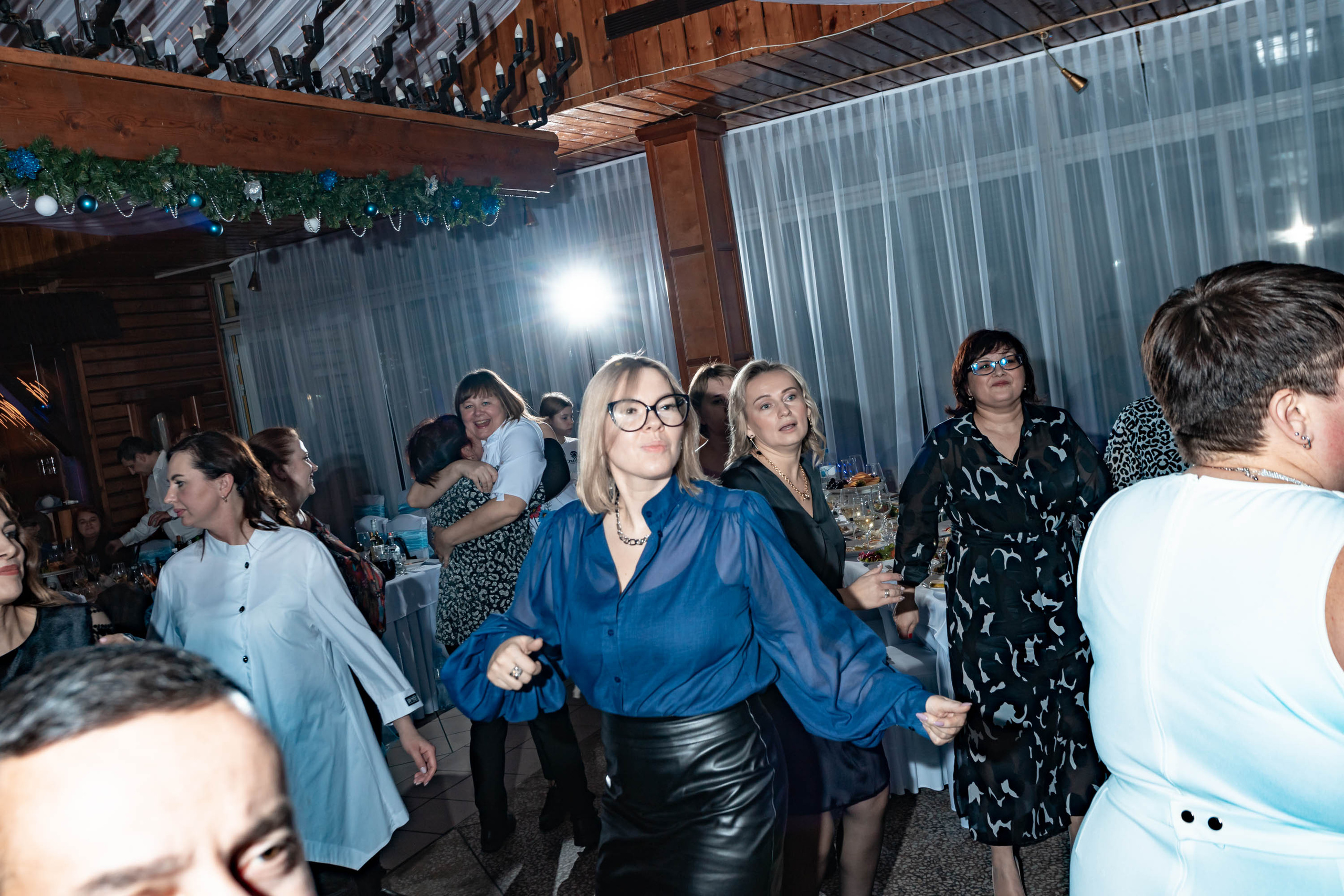 Съемка Новогоднего корпоратива в ресторане Охотник 23.12.2022 г. Свадебный и семейный фотограф в Москве и МО Елена Агапова