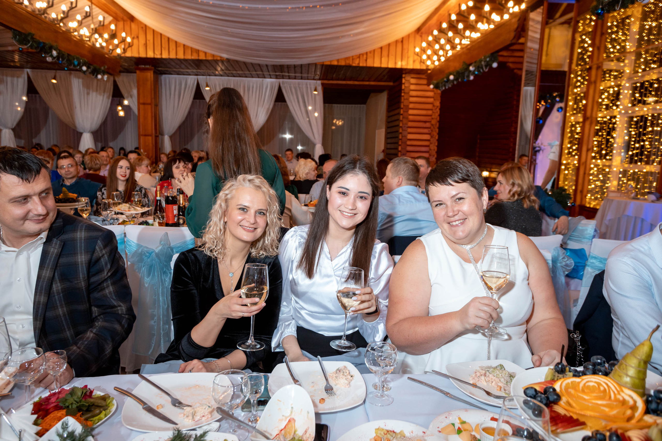 Съемка Новогоднего корпоратива в ресторане Охотник 23.12.2022 г. Свадебный и семейный фотограф в Москве и МО Елена Агапова