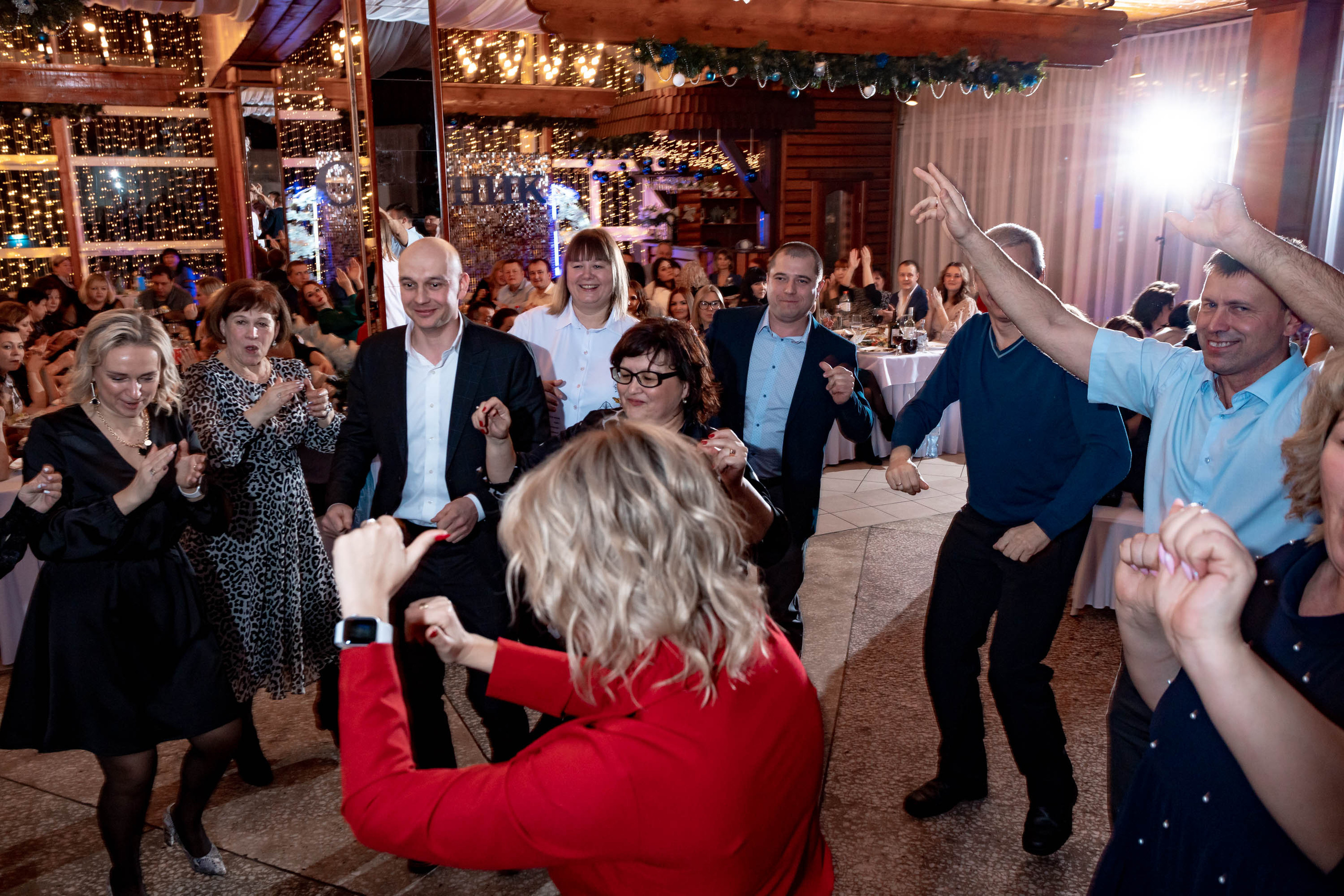 Съемка Новогоднего корпоратива в ресторане Охотник 23.12.2022 г. Свадебный и семейный фотограф в Москве и МО Елена Агапова