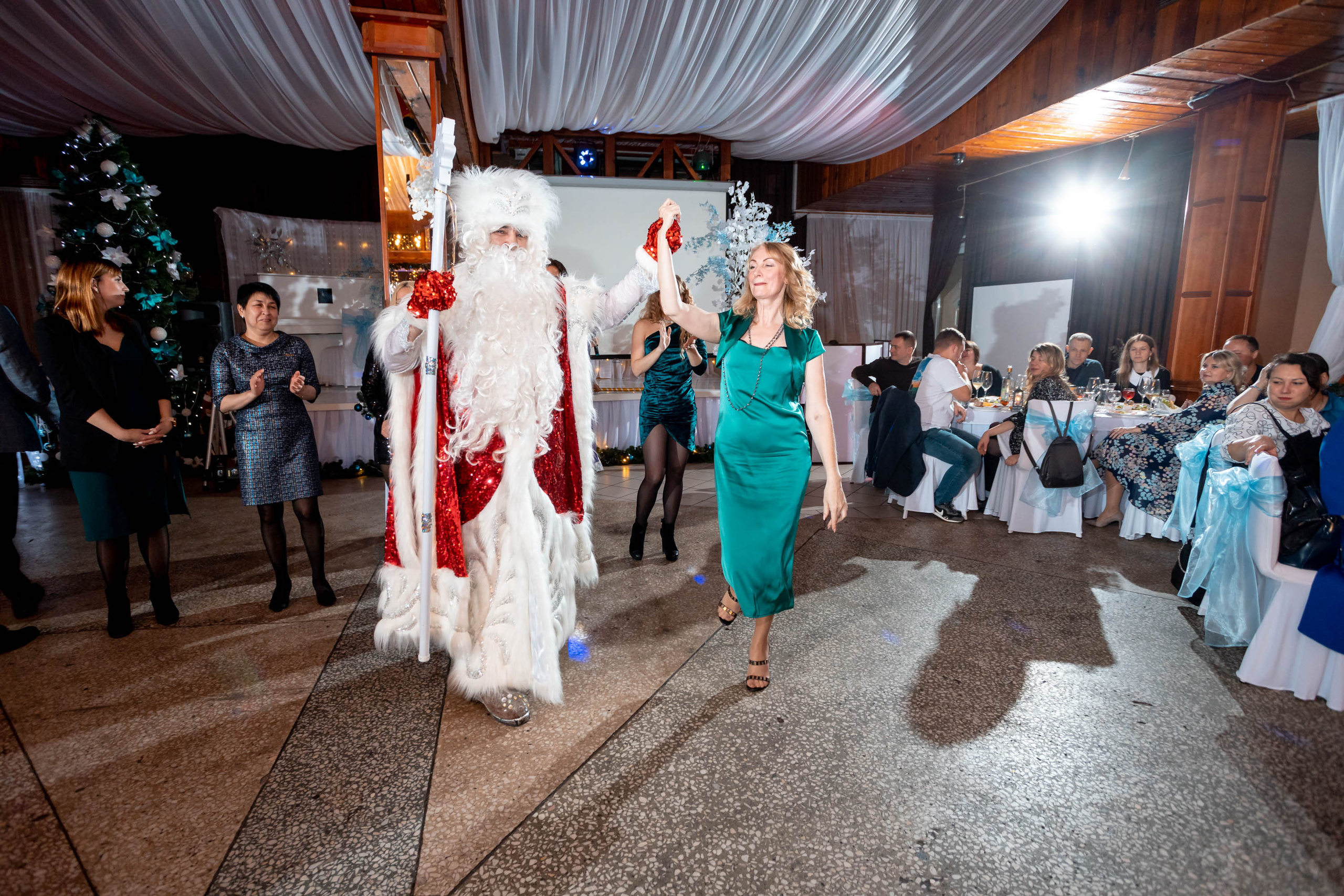 Съемка Новогоднего корпоратива в ресторане Охотник 23.12.2022 г. Свадебный и семейный фотограф в Москве и МО Елена Агапова