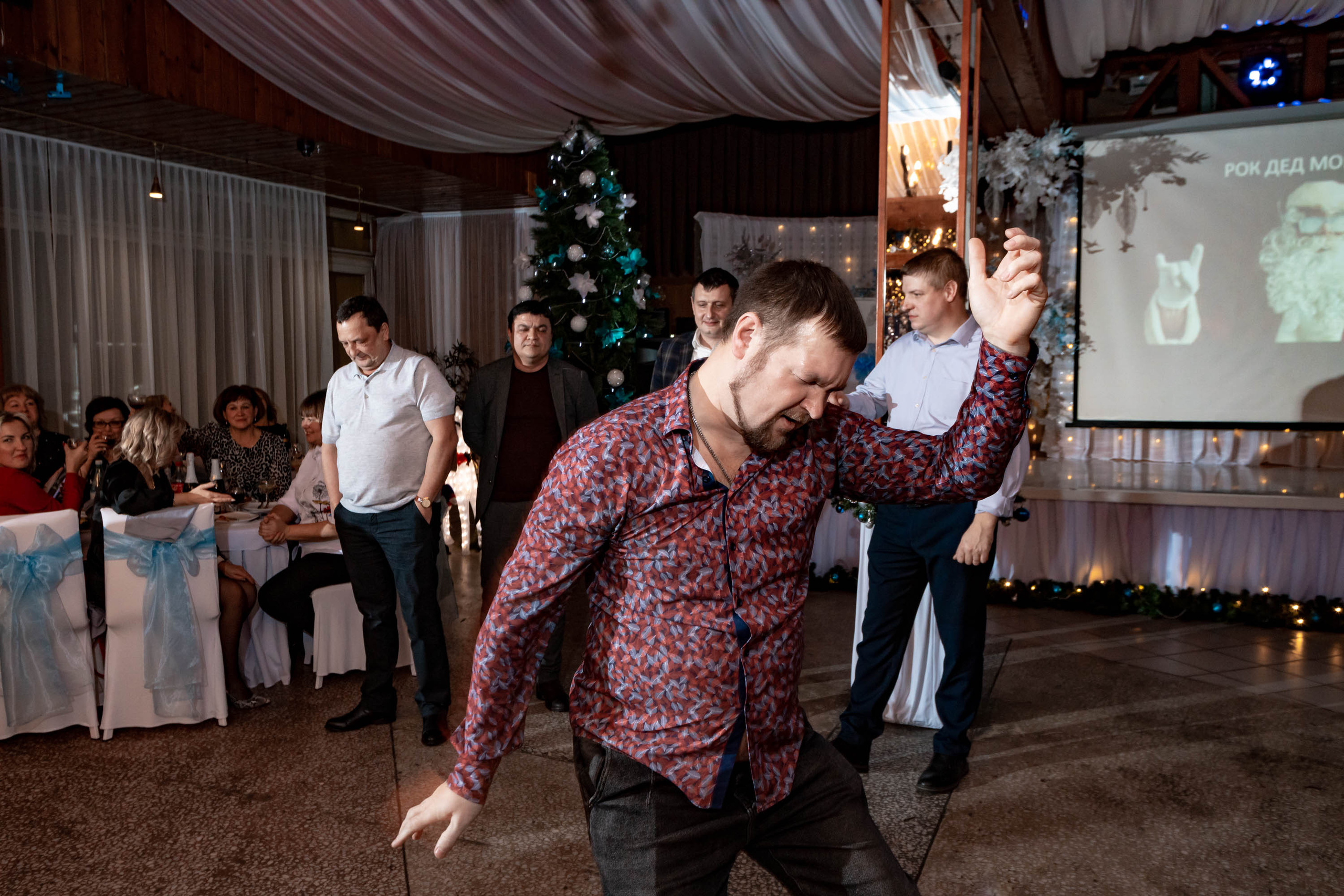 Съемка Новогоднего корпоратива в ресторане Охотник 23.12.2022 г. Свадебный и семейный фотограф в Москве и МО Елена Агапова