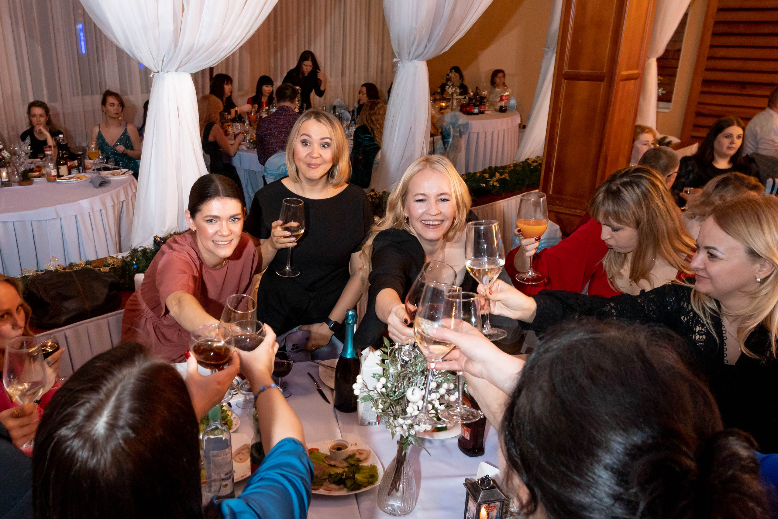Съемка Новогоднего корпоратива в ресторане Охотник 23.12.2022 г. Свадебный и семейный фотограф в Москве и МО Елена Агапова
