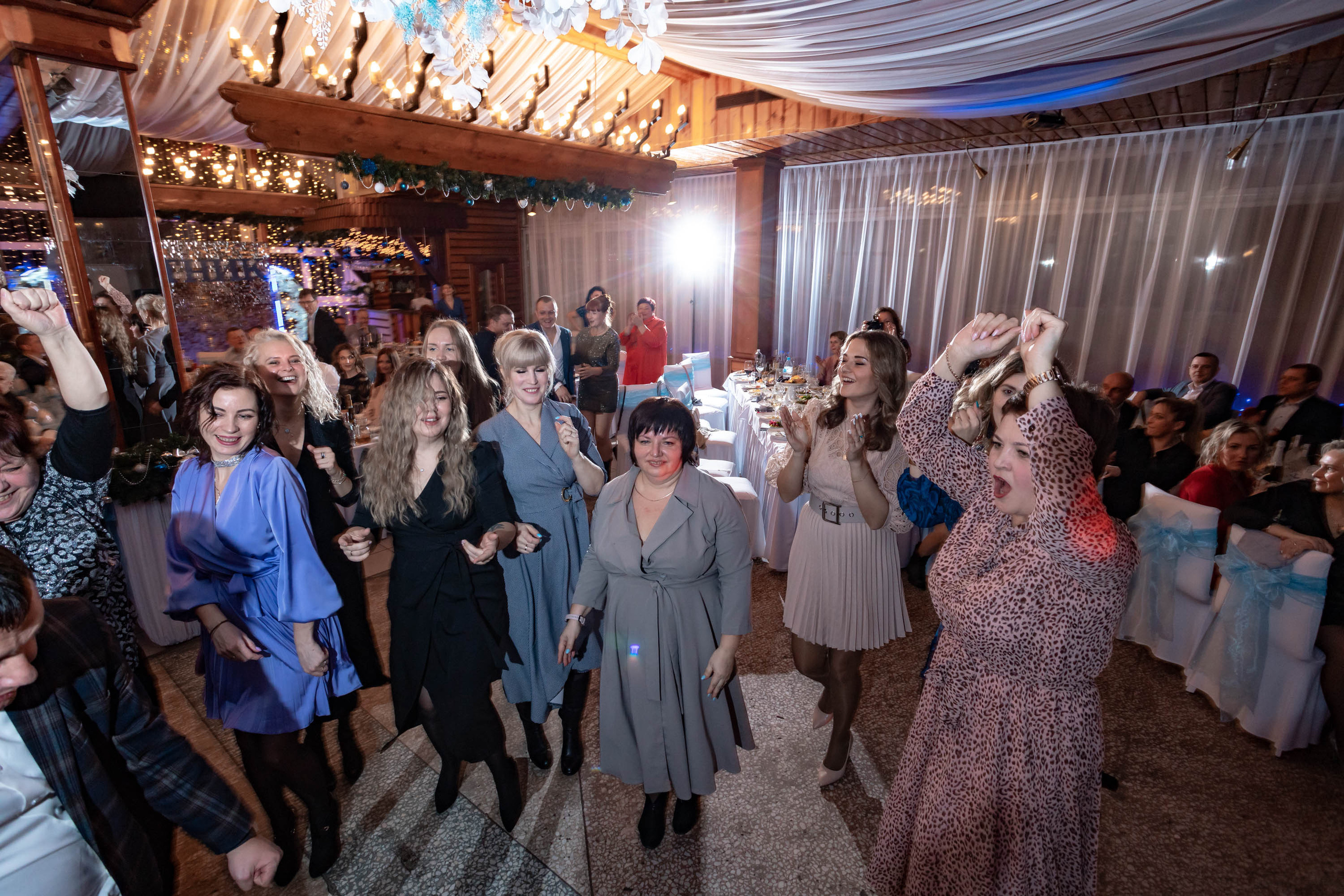 Съемка Новогоднего корпоратива в ресторане Охотник 23.12.2022 г. Свадебный и семейный фотограф в Москве и МО Елена Агапова