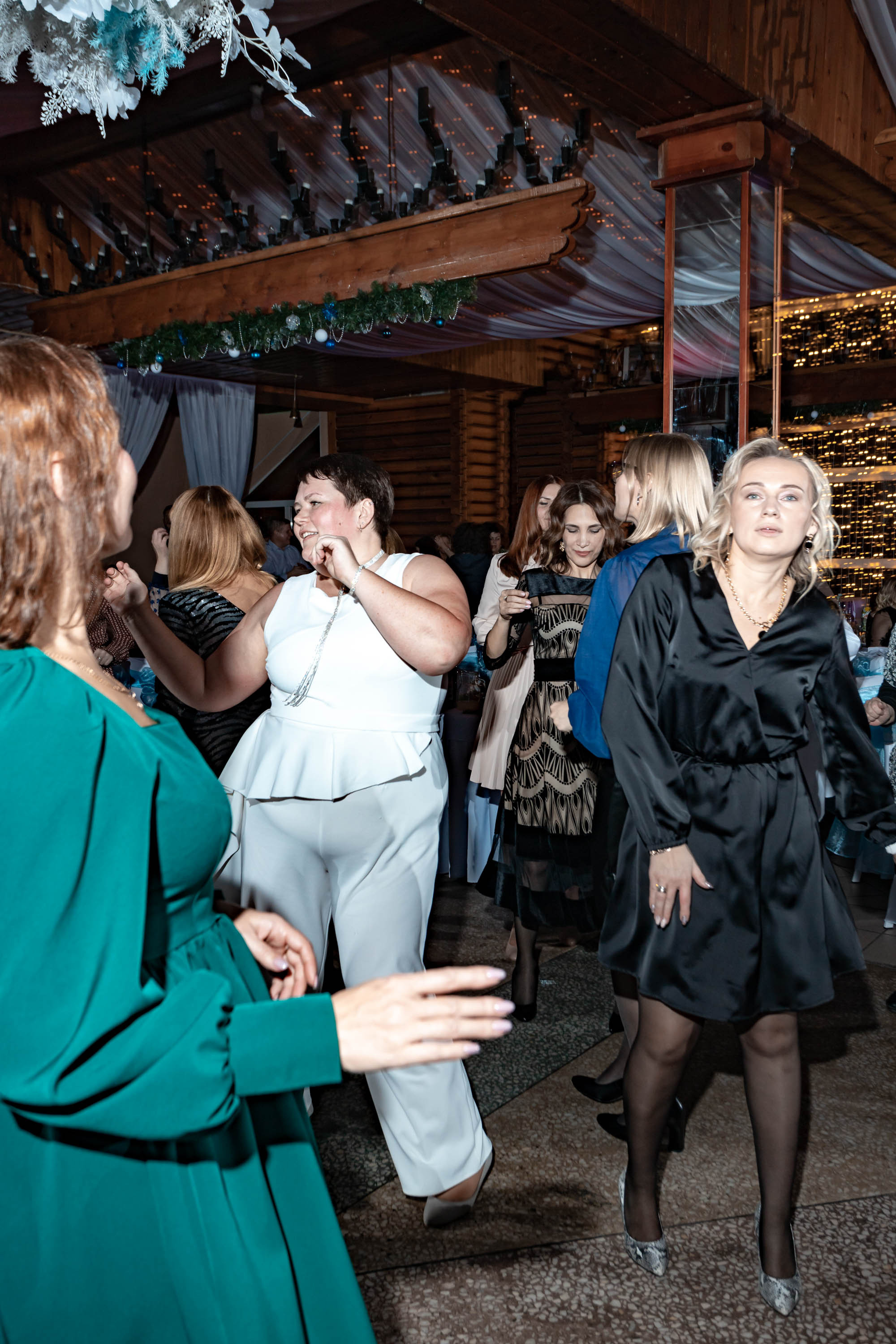 Съемка Новогоднего корпоратива в ресторане Охотник 23.12.2022 г. Свадебный и семейный фотограф в Москве и МО Елена Агапова