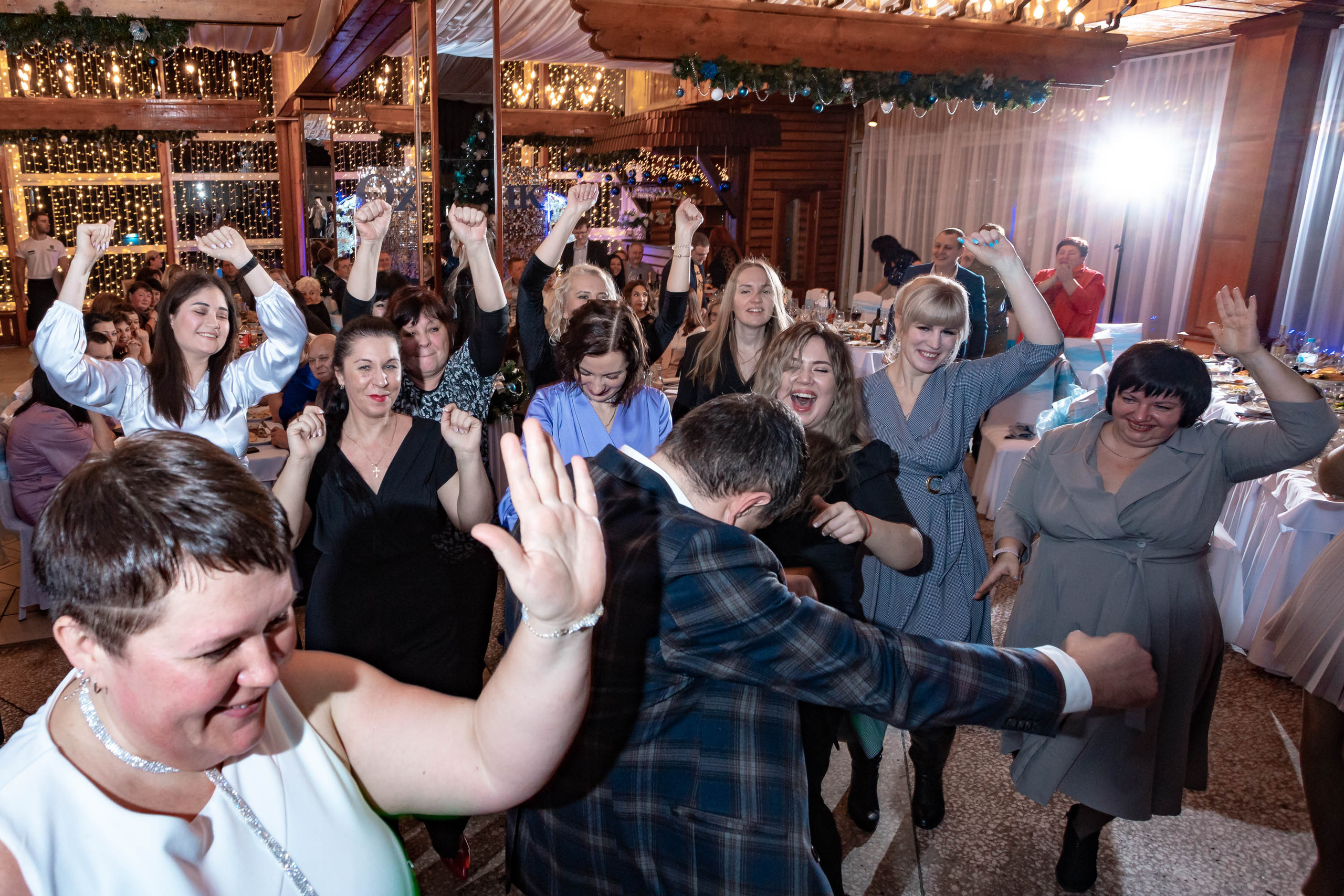 Съемка Новогоднего корпоратива в ресторане Охотник 23.12.2022 г. Свадебный и семейный фотограф в Москве и МО Елена Агапова