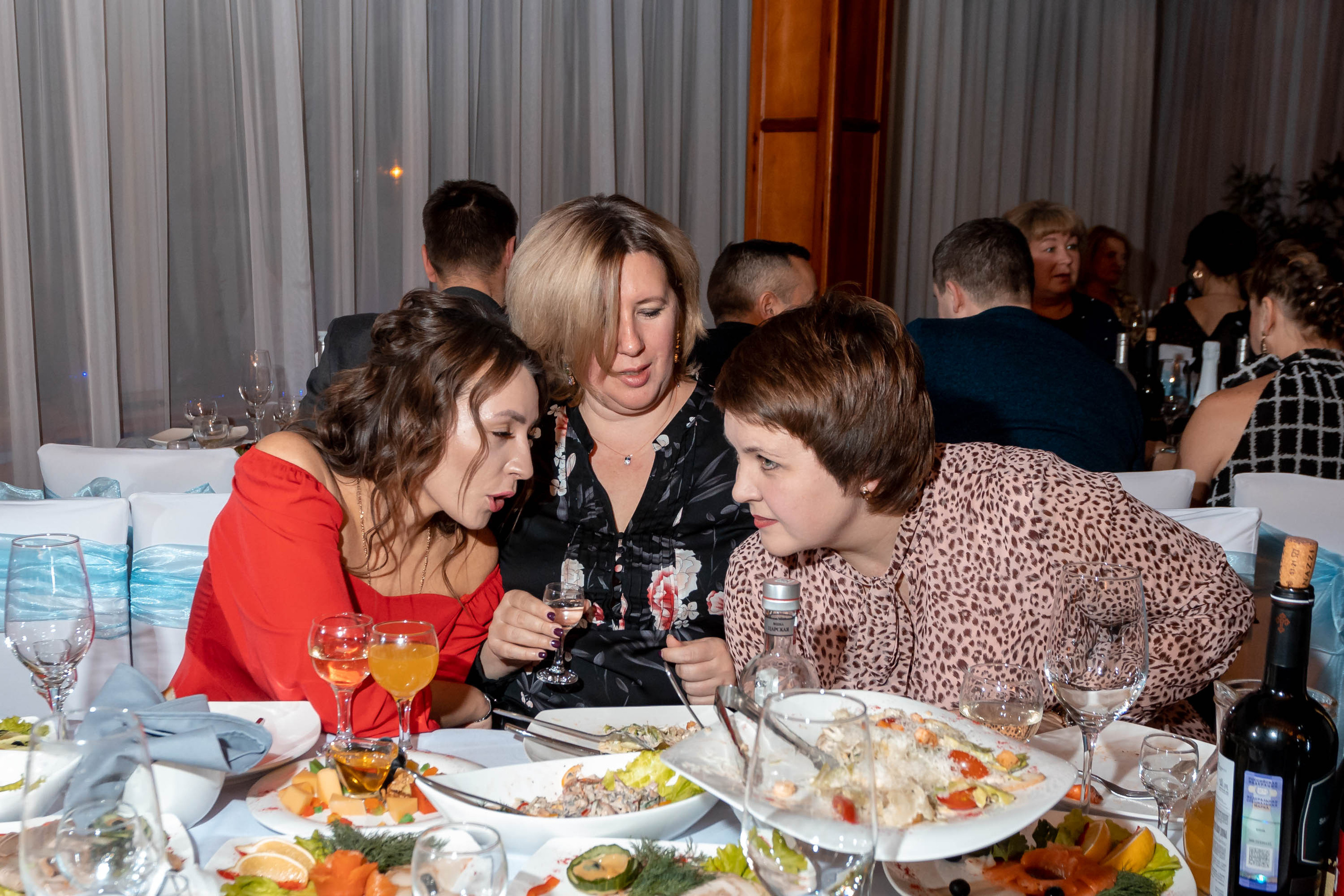 Съемка Новогоднего корпоратива в ресторане Охотник 23.12.2022 г. Свадебный и семейный фотограф в Москве и МО Елена Агапова