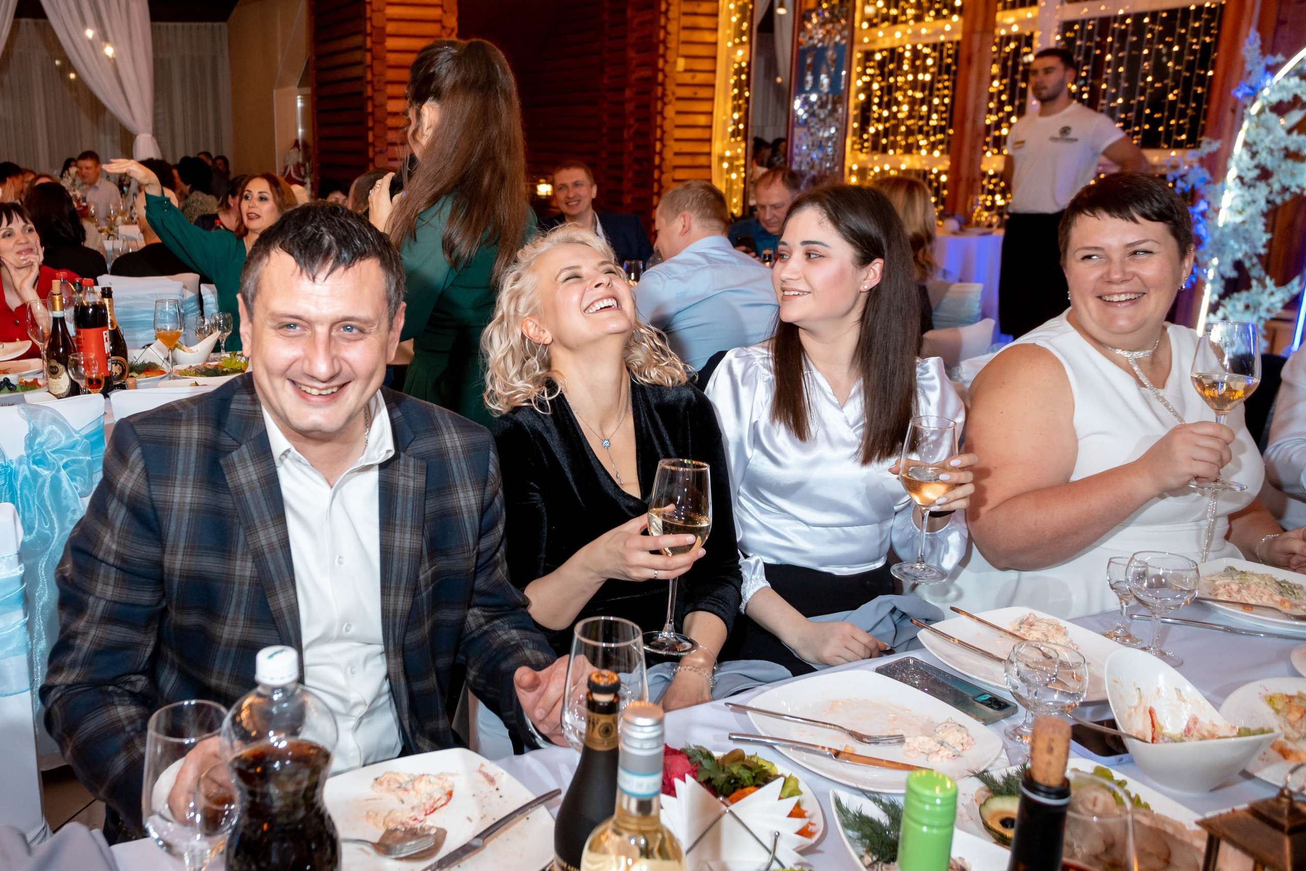 Съемка Новогоднего корпоратива в ресторане Охотник 23.12.2022 г. Свадебный и семейный фотограф в Москве и МО Елена Агапова