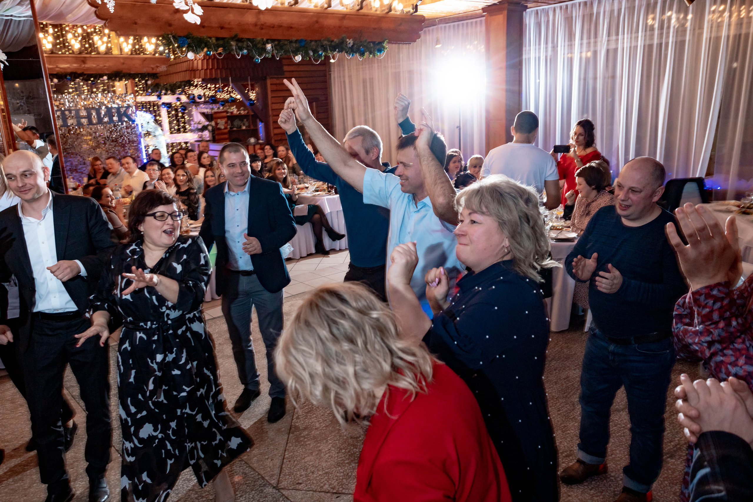 Съемка Новогоднего корпоратива в ресторане Охотник 23.12.2022 г. Свадебный и семейный фотограф в Москве и МО Елена Агапова