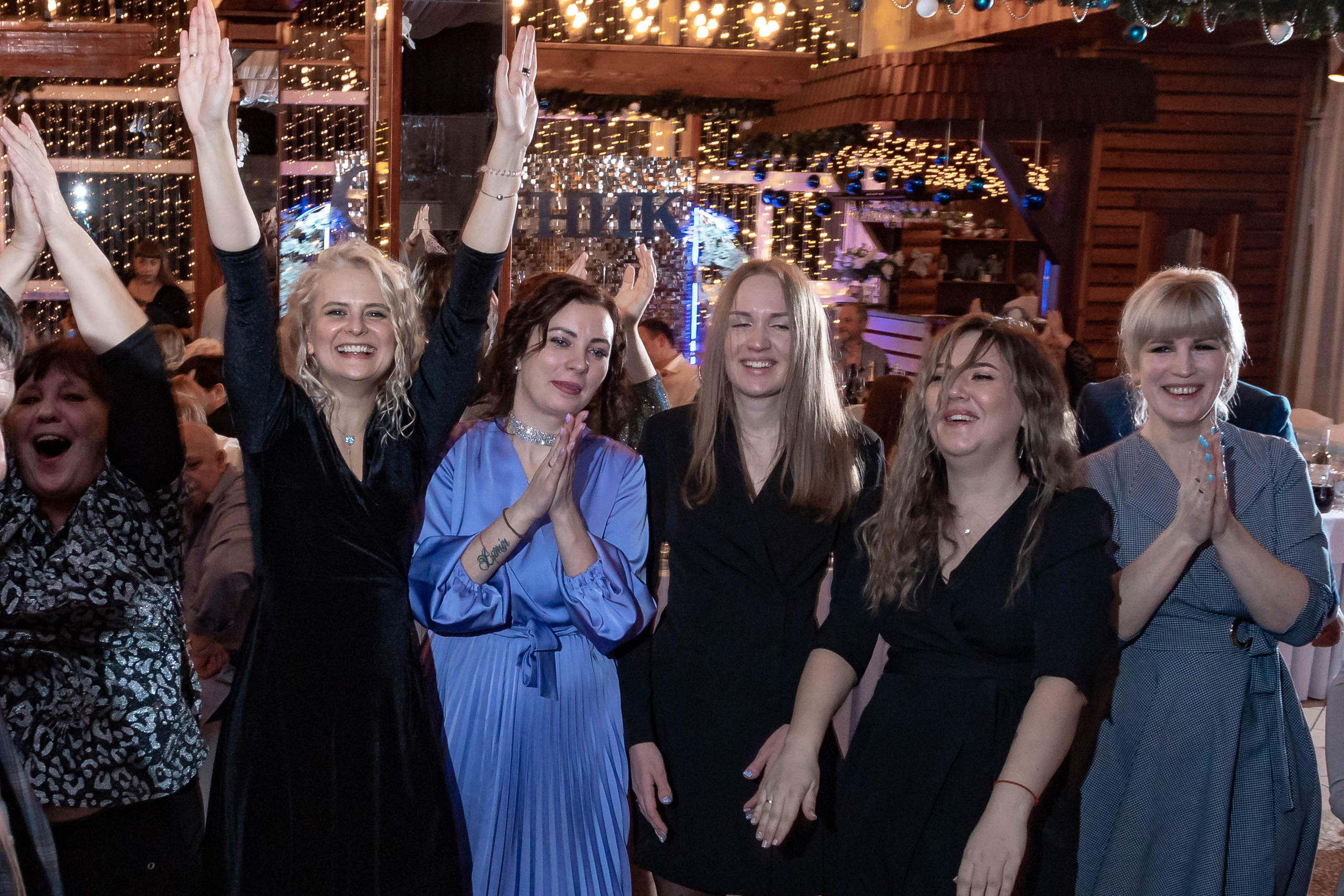 Съемка Новогоднего корпоратива в ресторане Охотник 23.12.2022 г. Свадебный и семейный фотограф в Москве и МО Елена Агапова