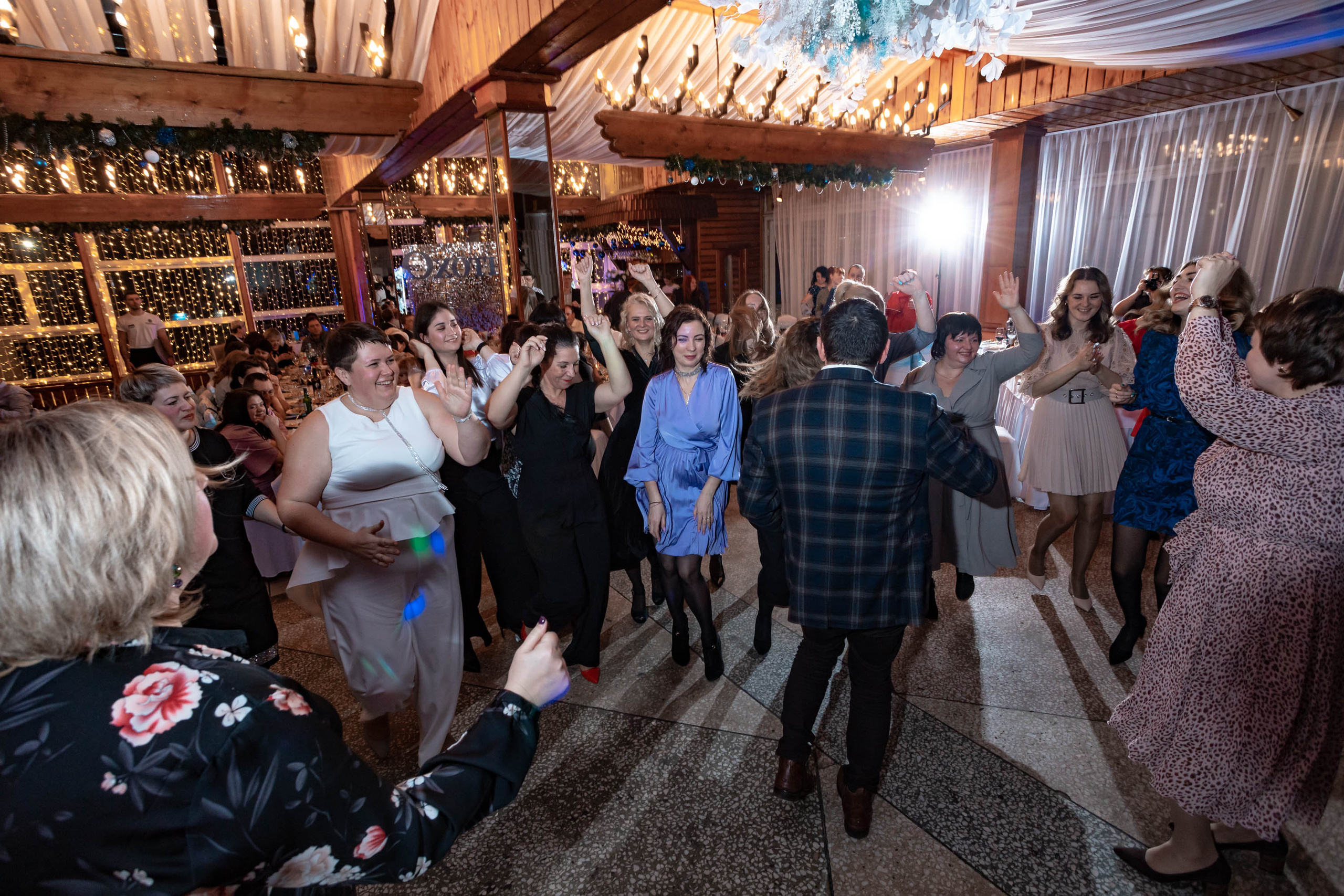 Съемка Новогоднего корпоратива в ресторане Охотник 23.12.2022 г. Свадебный и семейный фотограф в Москве и МО Елена Агапова