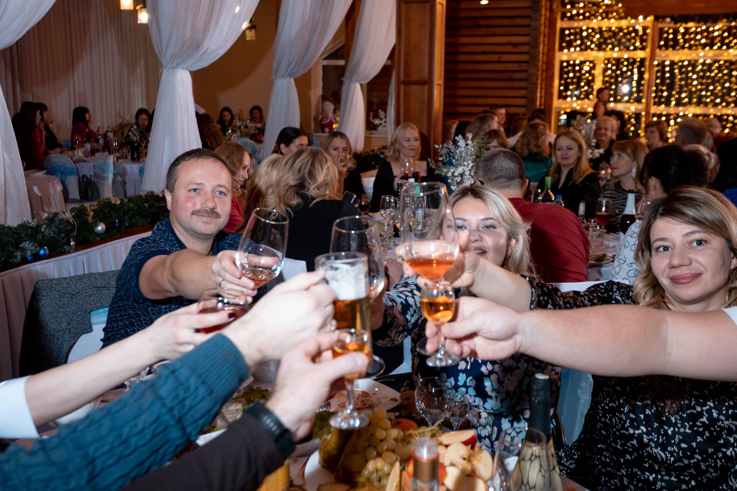 Съемка Новогоднего корпоратива в ресторане Охотник 23.12.2022 г. Свадебный и семейный фотограф в Москве и МО Елена Агапова