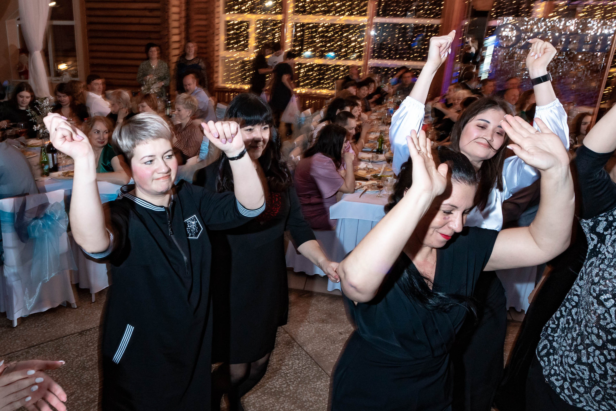 Съемка Новогоднего корпоратива в ресторане Охотник 23.12.2022 г. Свадебный и семейный фотограф в Москве и МО Елена Агапова