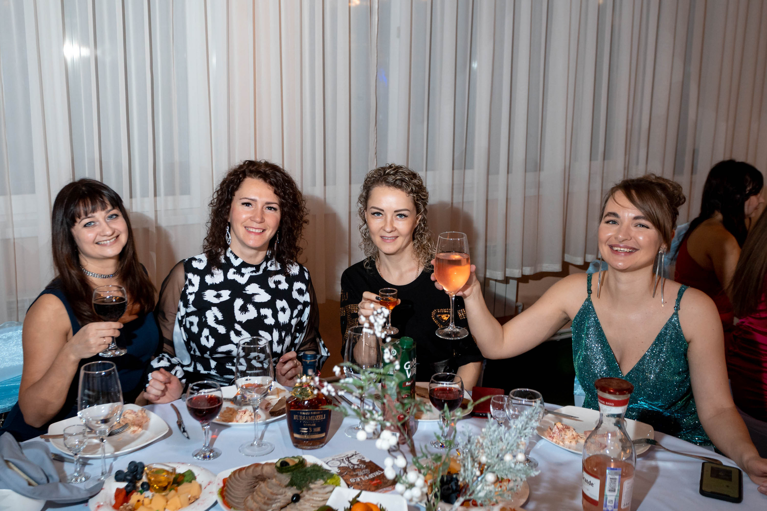 Съемка Новогоднего корпоратива в ресторане Охотник 23.12.2022 г. Свадебный и семейный фотограф в Москве и МО Елена Агапова