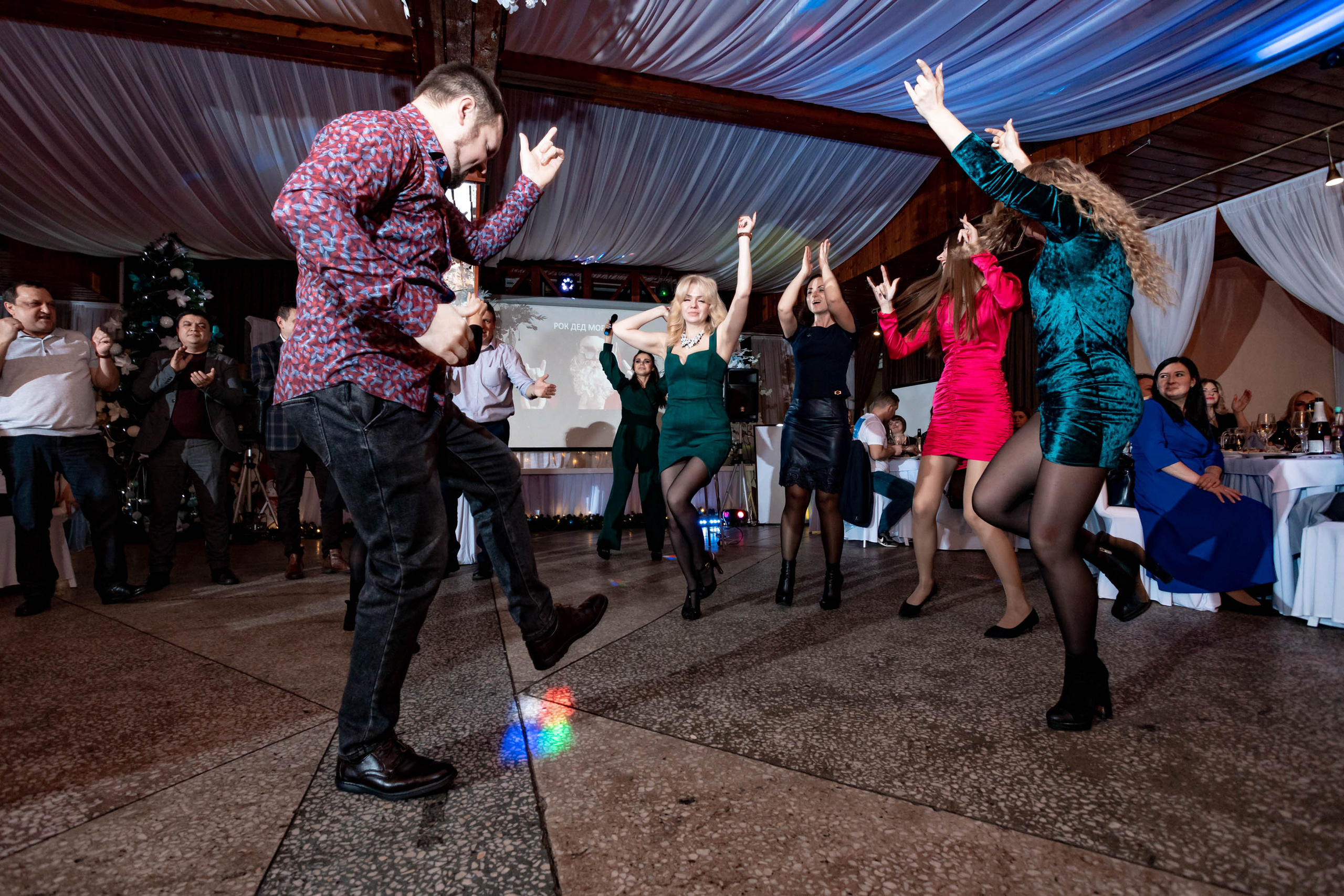 Съемка Новогоднего корпоратива в ресторане Охотник 23.12.2022 г. Свадебный и семейный фотограф в Москве и МО Елена Агапова