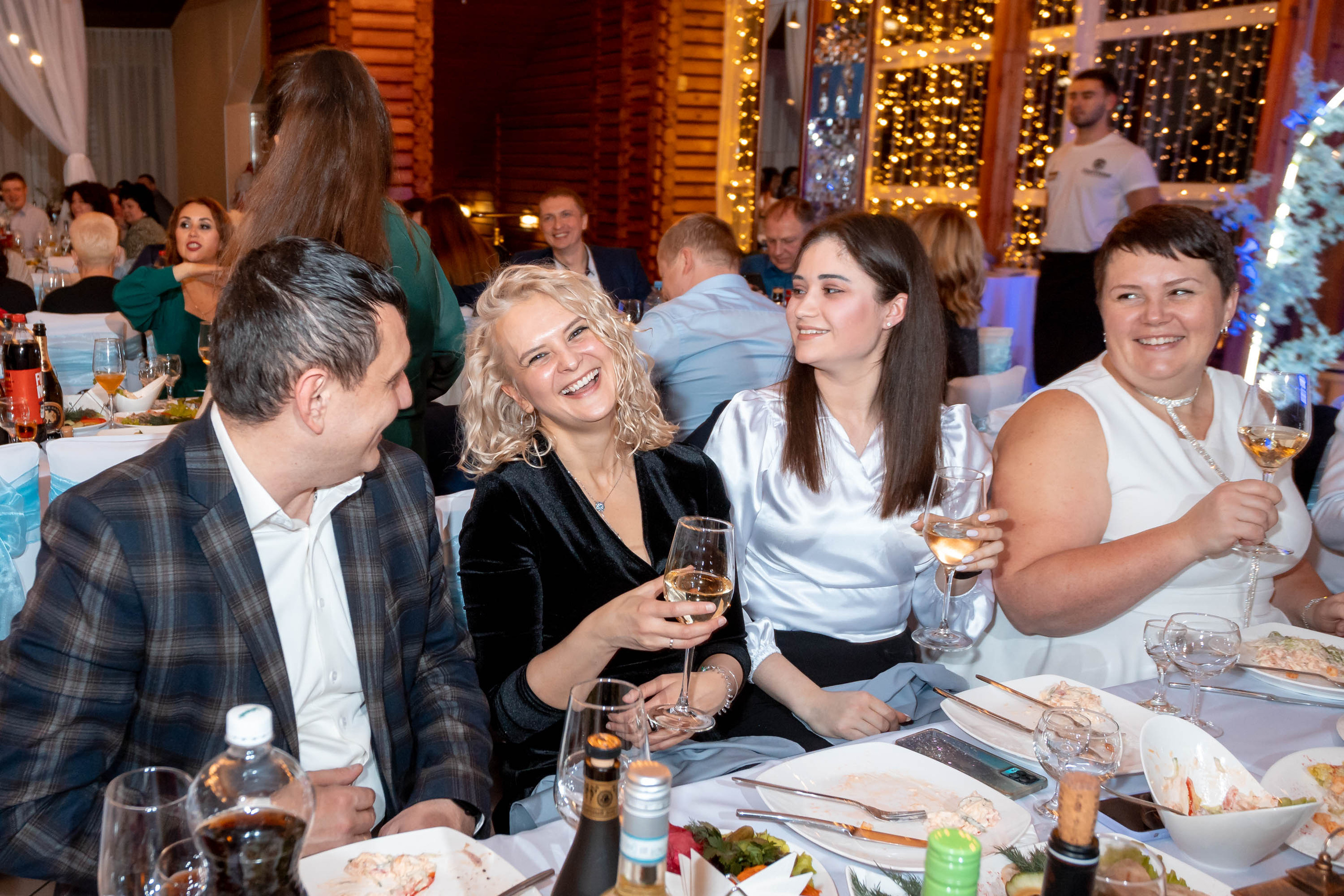 Съемка Новогоднего корпоратива в ресторане Охотник 23.12.2022 г. Свадебный и семейный фотограф в Москве и МО Елена Агапова