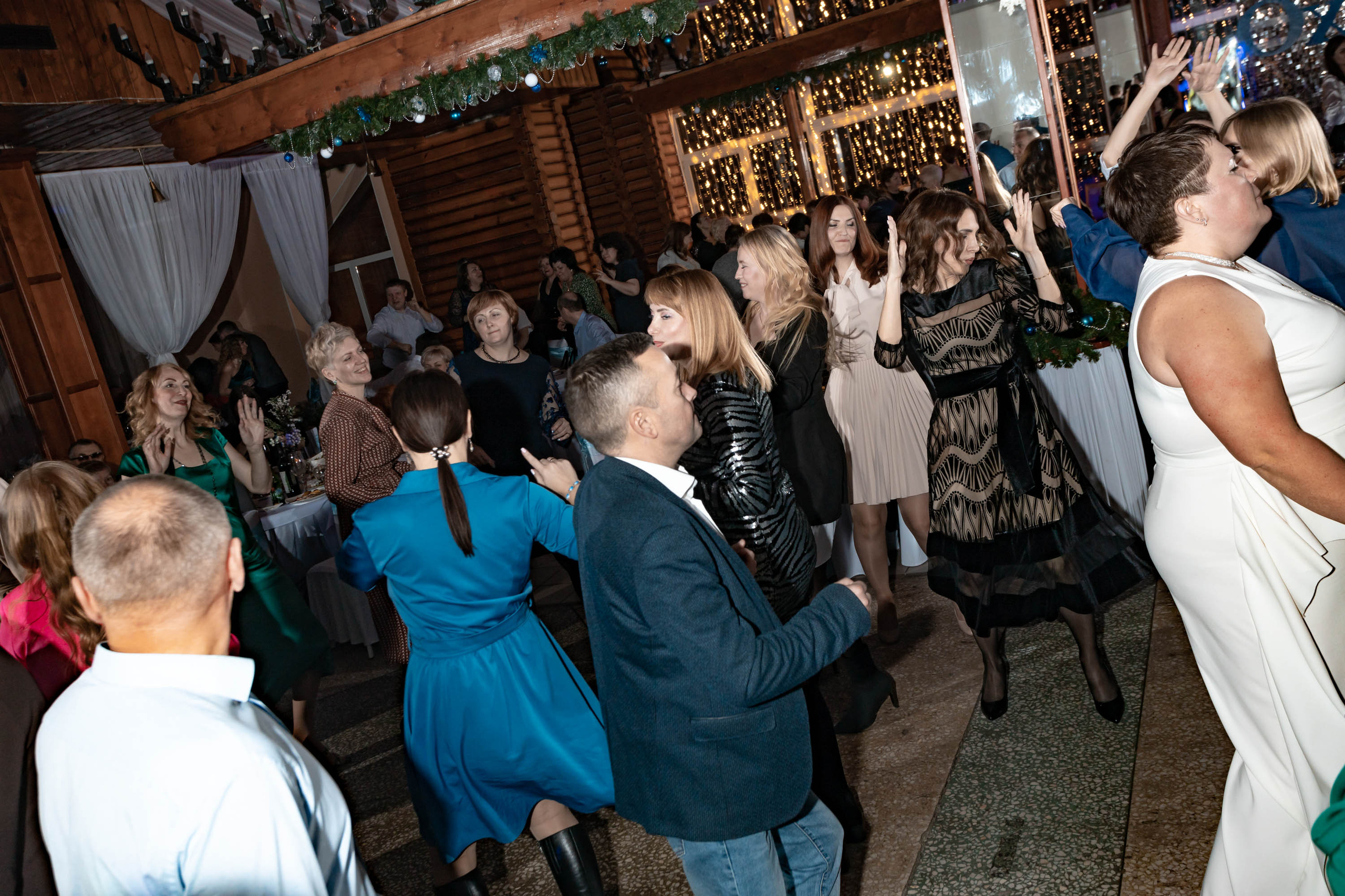 Съемка Новогоднего корпоратива в ресторане Охотник 23.12.2022 г. Свадебный и семейный фотограф в Москве и МО Елена Агапова