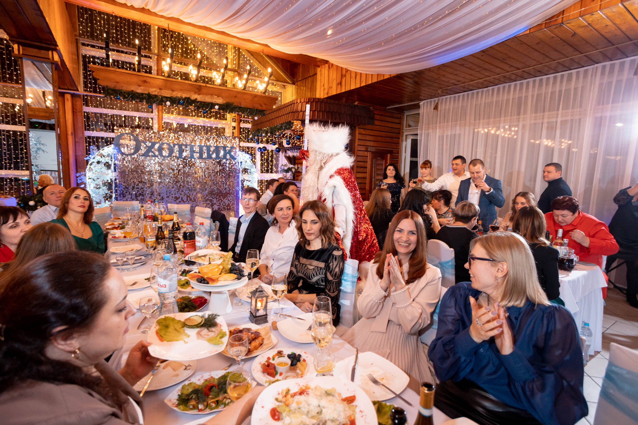 Съемка Новогоднего корпоратива в ресторане Охотник 23.12.2022 г. Свадебный и семейный фотограф в Москве и МО Елена Агапова