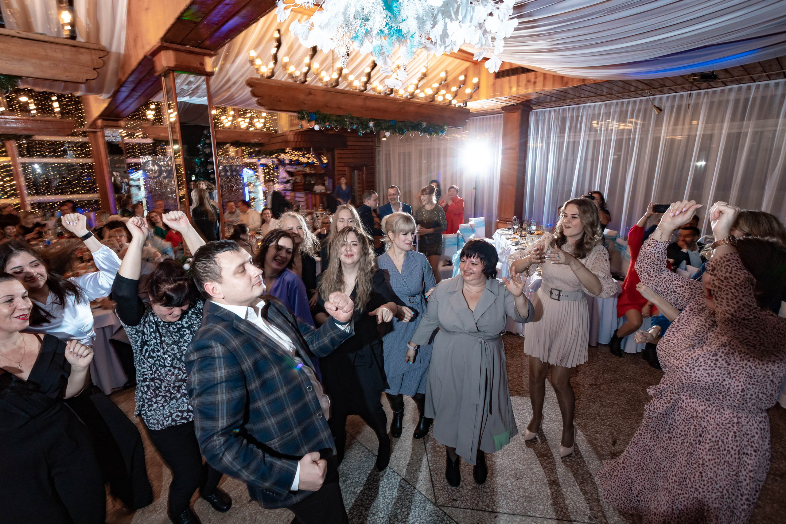 Съемка Новогоднего корпоратива в ресторане Охотник 23.12.2022 г. Свадебный и семейный фотограф в Москве и МО Елена Агапова