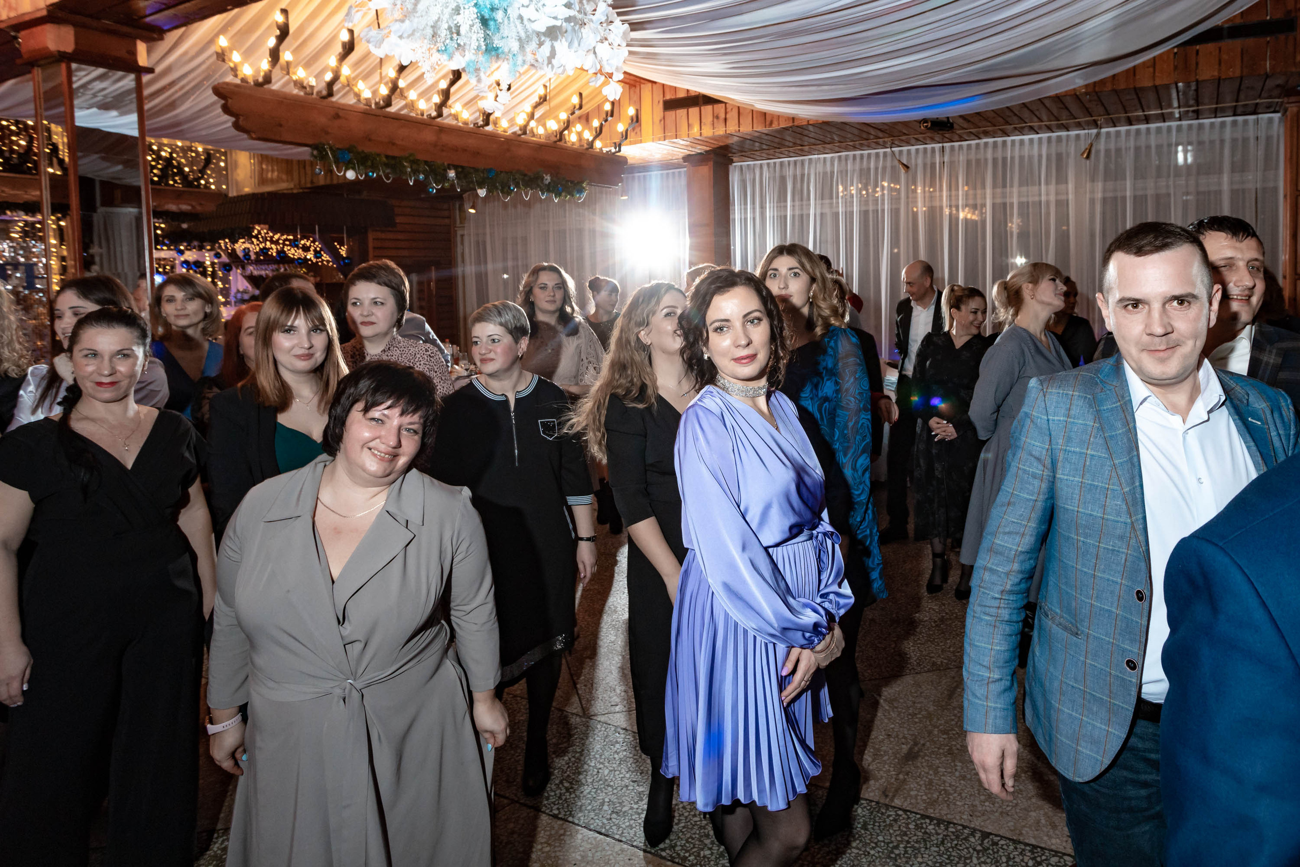 Съемка Новогоднего корпоратива в ресторане Охотник 23.12.2022 г. Свадебный и семейный фотограф в Москве и МО Елена Агапова