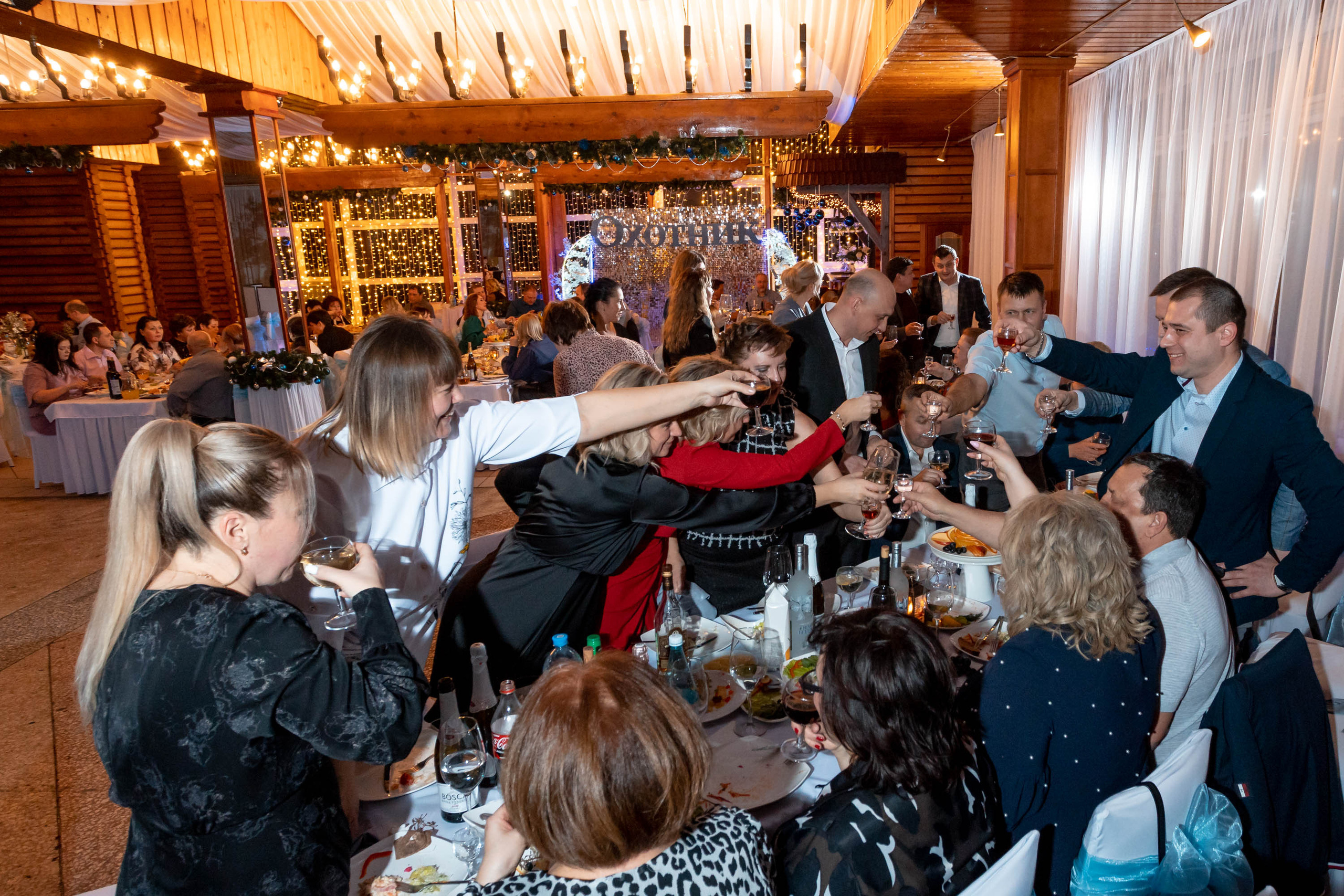 Съемка Новогоднего корпоратива в ресторане Охотник 23.12.2022 г. Свадебный и семейный фотограф в Москве и МО Елена Агапова