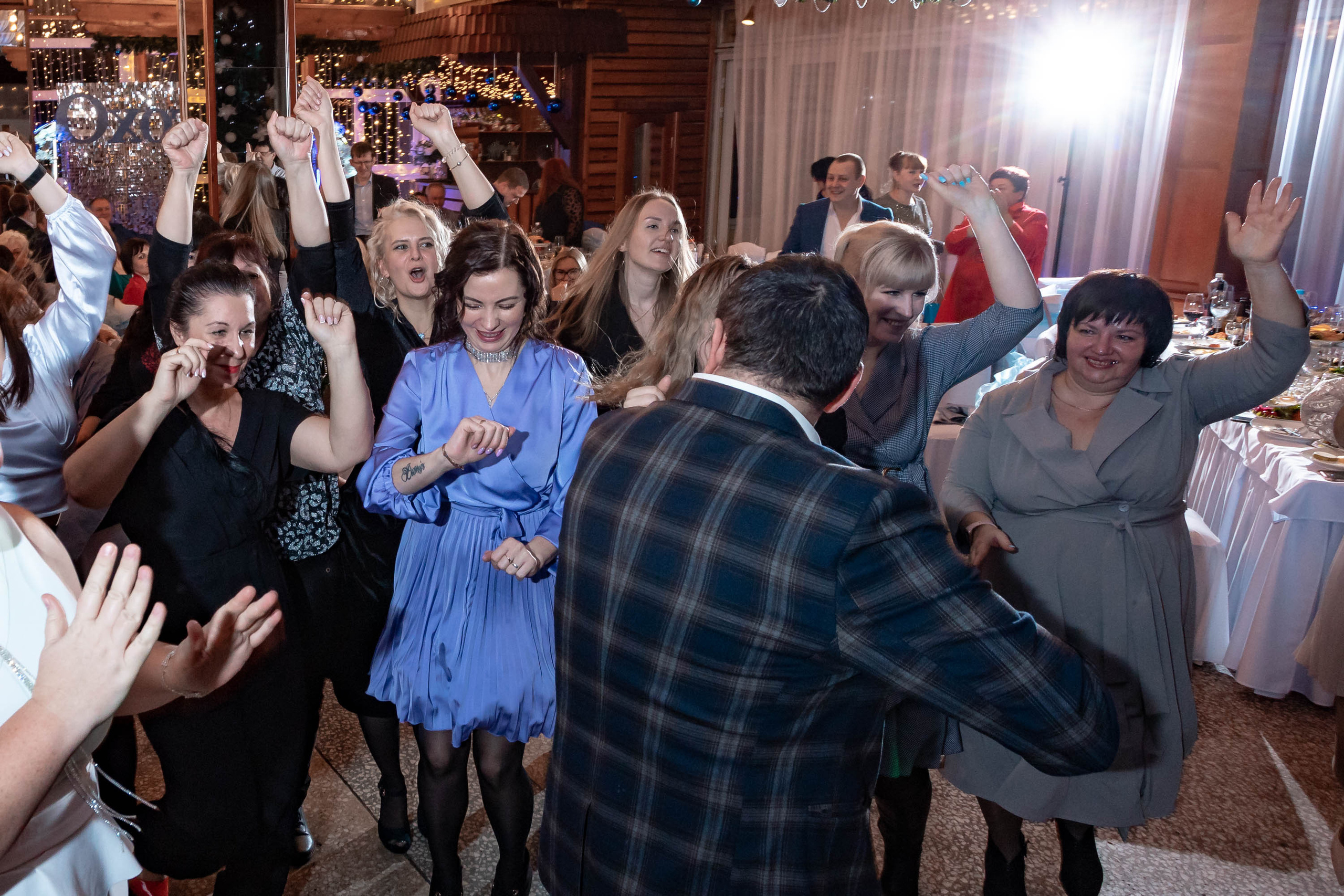 Съемка Новогоднего корпоратива в ресторане Охотник 23.12.2022 г. Свадебный и семейный фотограф в Москве и МО Елена Агапова