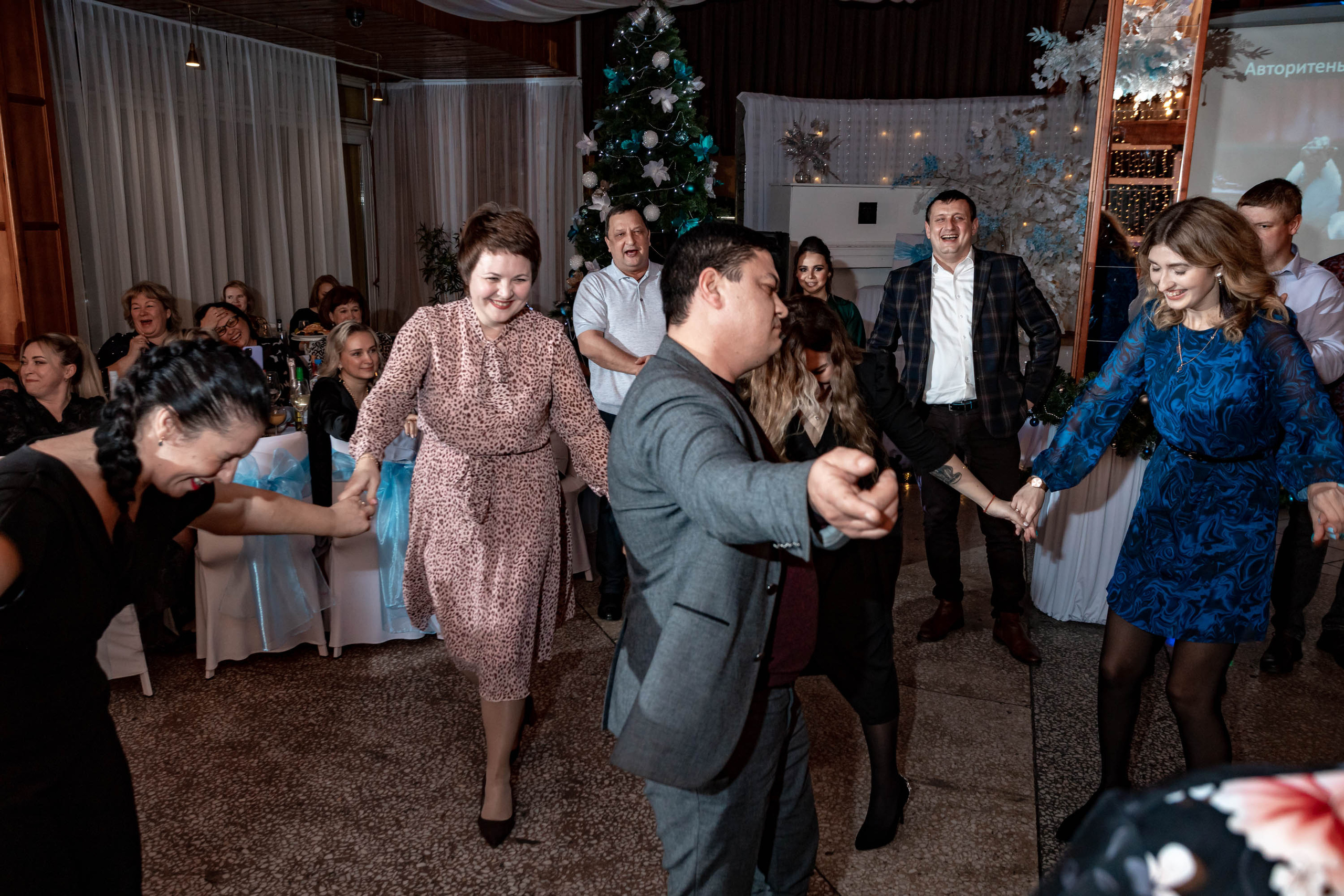 Съемка Новогоднего корпоратива в ресторане Охотник 23.12.2022 г. Свадебный и семейный фотограф в Москве и МО Елена Агапова