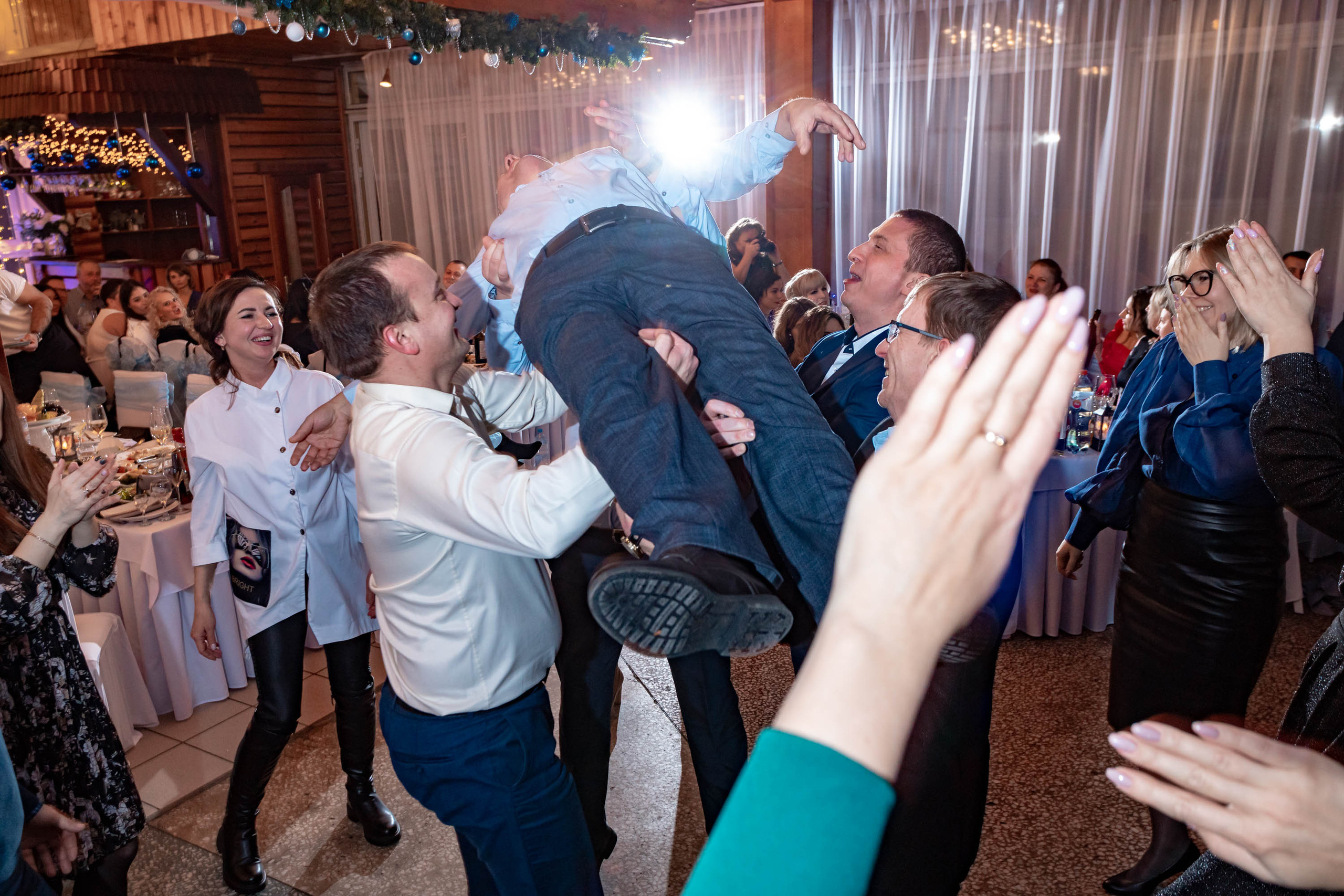 Съемка Новогоднего корпоратива в ресторане Охотник 23.12.2022 г. Свадебный и семейный фотограф в Москве и МО Елена Агапова