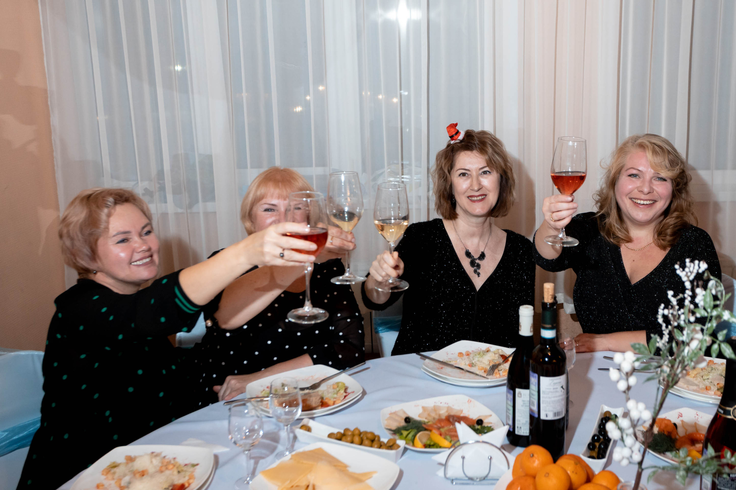 Съемка Новогоднего корпоратива в ресторане Охотник 23.12.2022 г. Свадебный и семейный фотограф в Москве и МО Елена Агапова