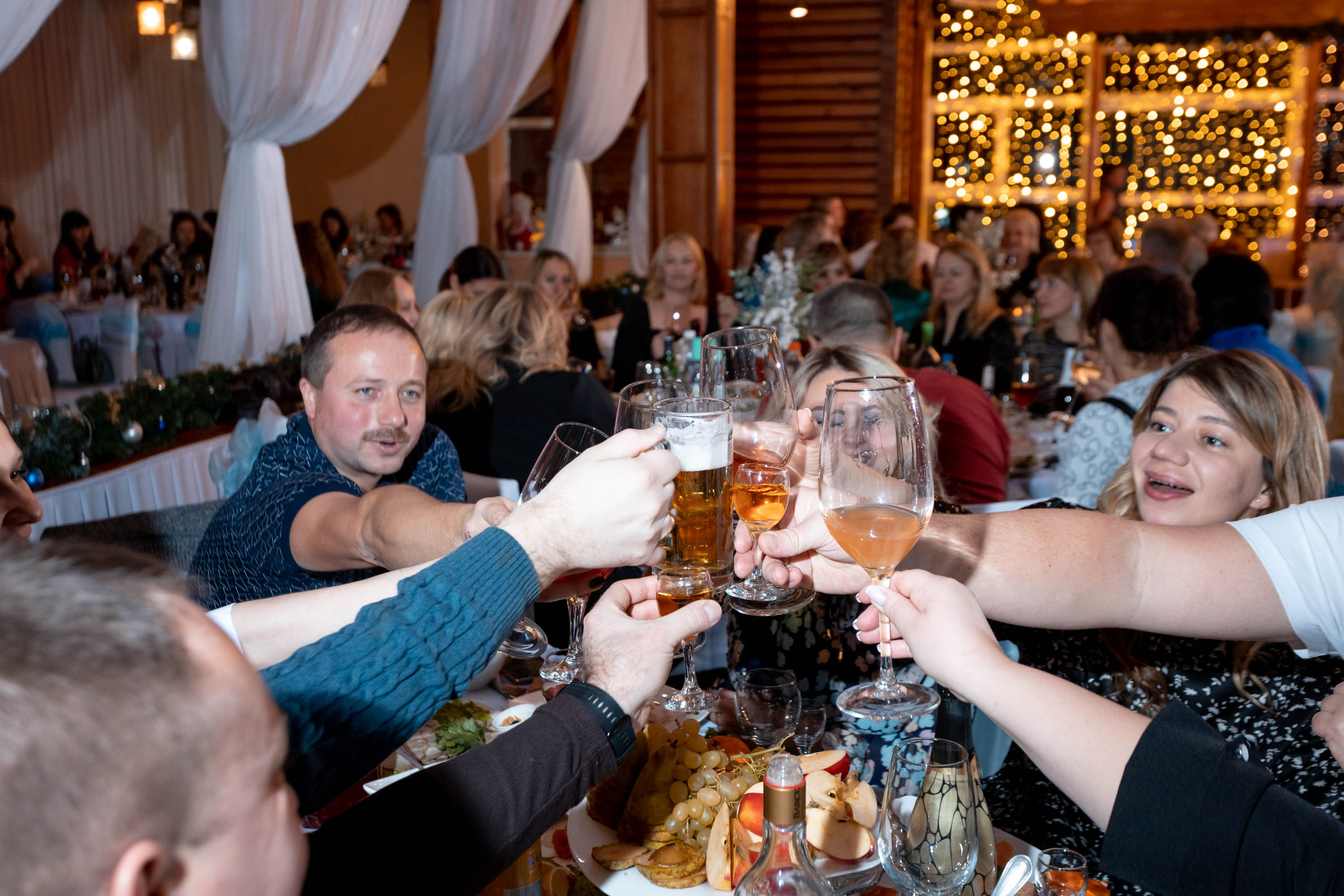 Съемка Новогоднего корпоратива в ресторане Охотник 23.12.2022 г. Свадебный и семейный фотограф в Москве и МО Елена Агапова