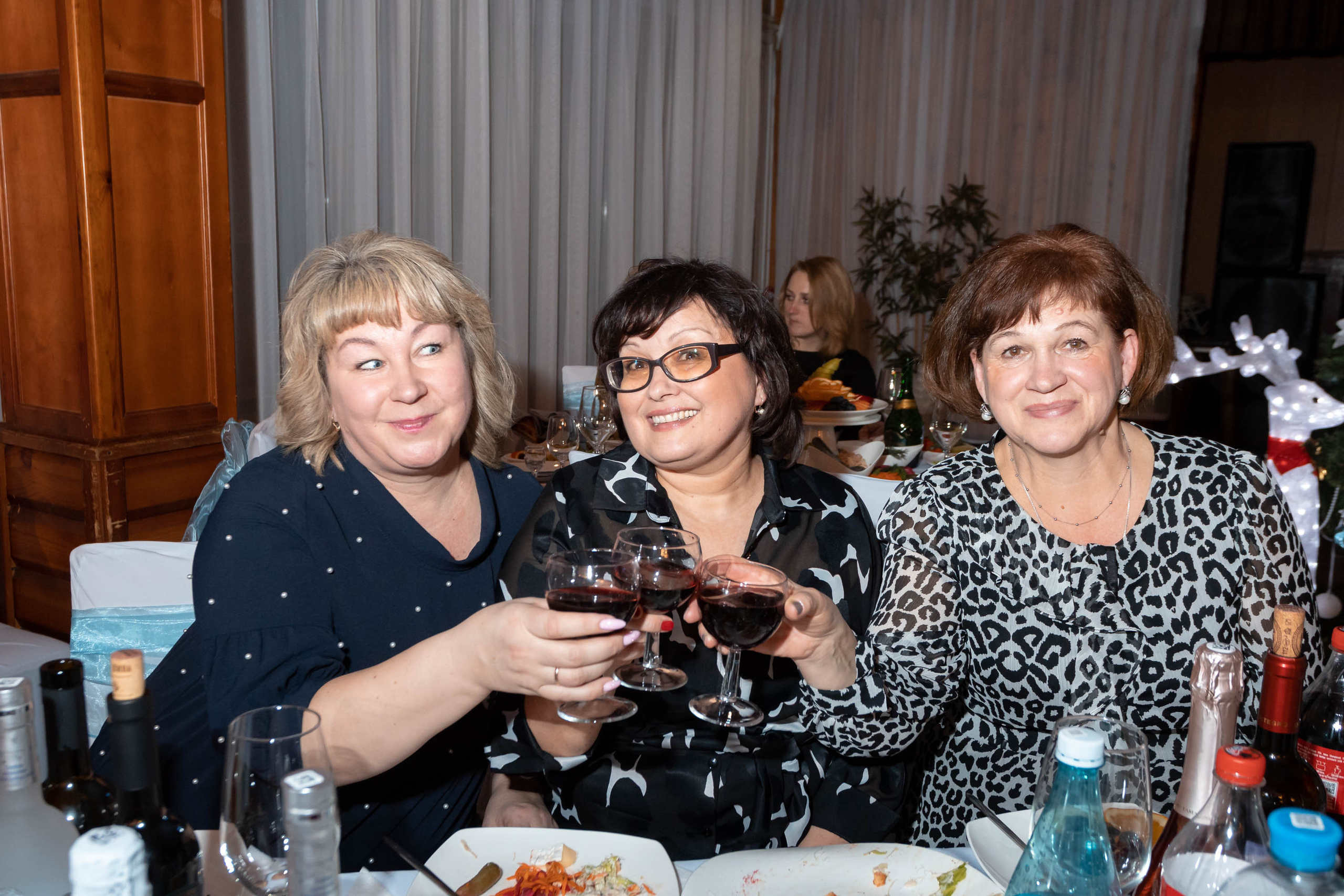 Съемка Новогоднего корпоратива в ресторане Охотник 23.12.2022 г. Свадебный и семейный фотограф в Москве и МО Елена Агапова