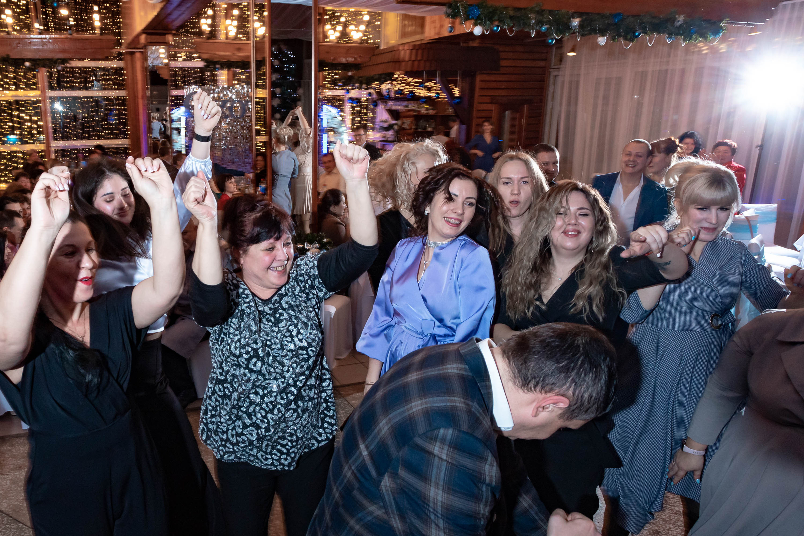 Съемка Новогоднего корпоратива в ресторане Охотник 23.12.2022 г. Свадебный и семейный фотограф в Москве и МО Елена Агапова