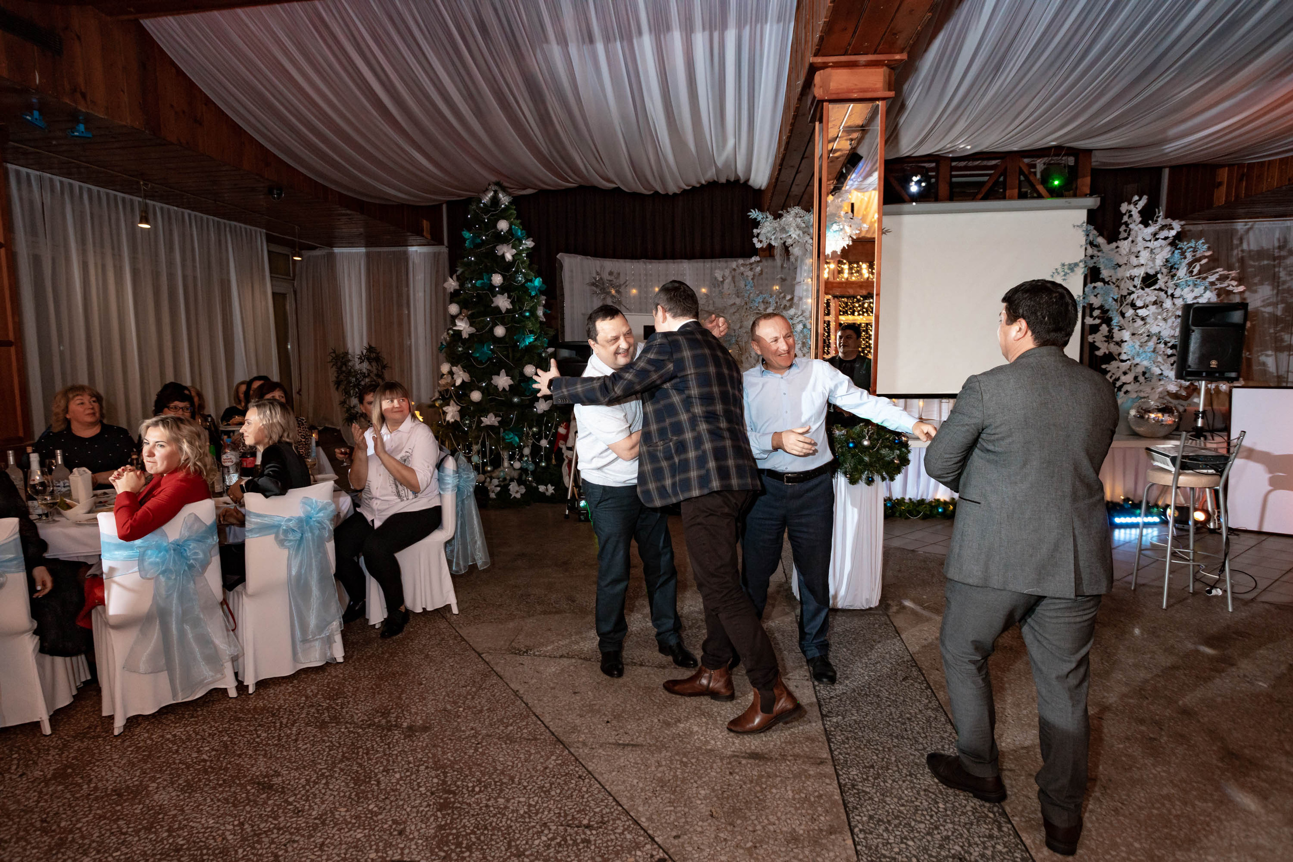 Съемка Новогоднего корпоратива в ресторане Охотник 23.12.2022 г. Свадебный и семейный фотограф в Москве и МО Елена Агапова