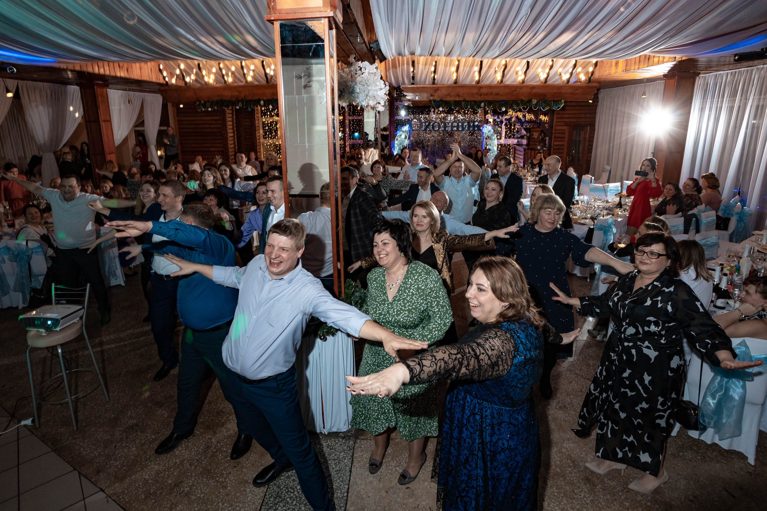 Съемка Новогоднего корпоратива в ресторане Охотник 23.12.2022 г. Свадебный и семейный фотограф в Москве и МО Елена Агапова
