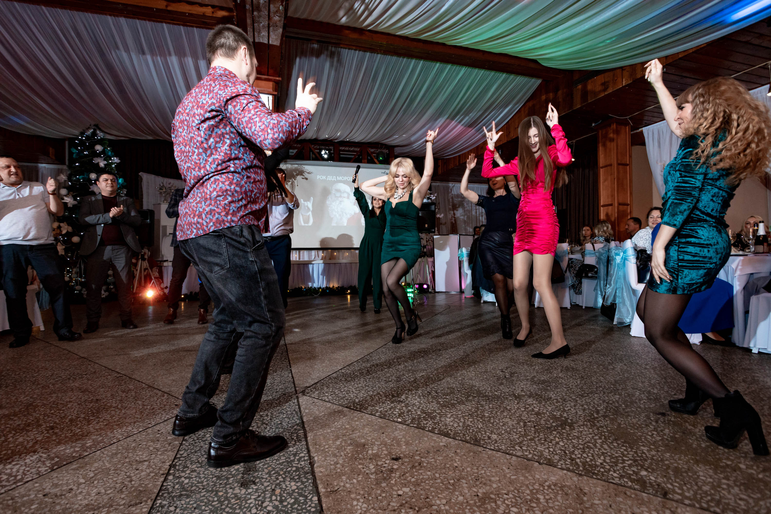 Съемка Новогоднего корпоратива в ресторане Охотник 23.12.2022 г. Свадебный и семейный фотограф в Москве и МО Елена Агапова