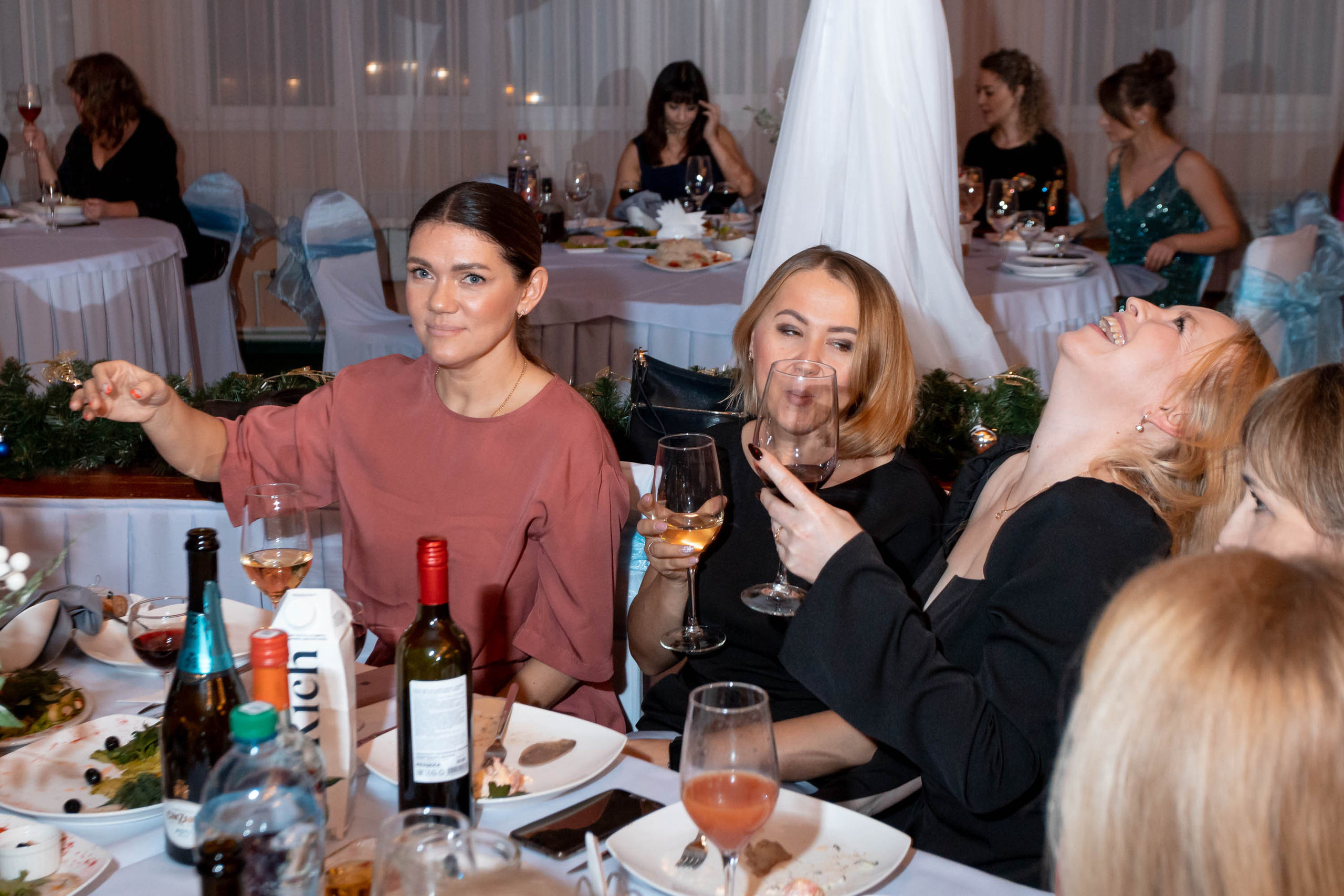 Съемка Новогоднего корпоратива в ресторане Охотник 23.12.2022 г. Свадебный и семейный фотограф в Москве и МО Елена Агапова