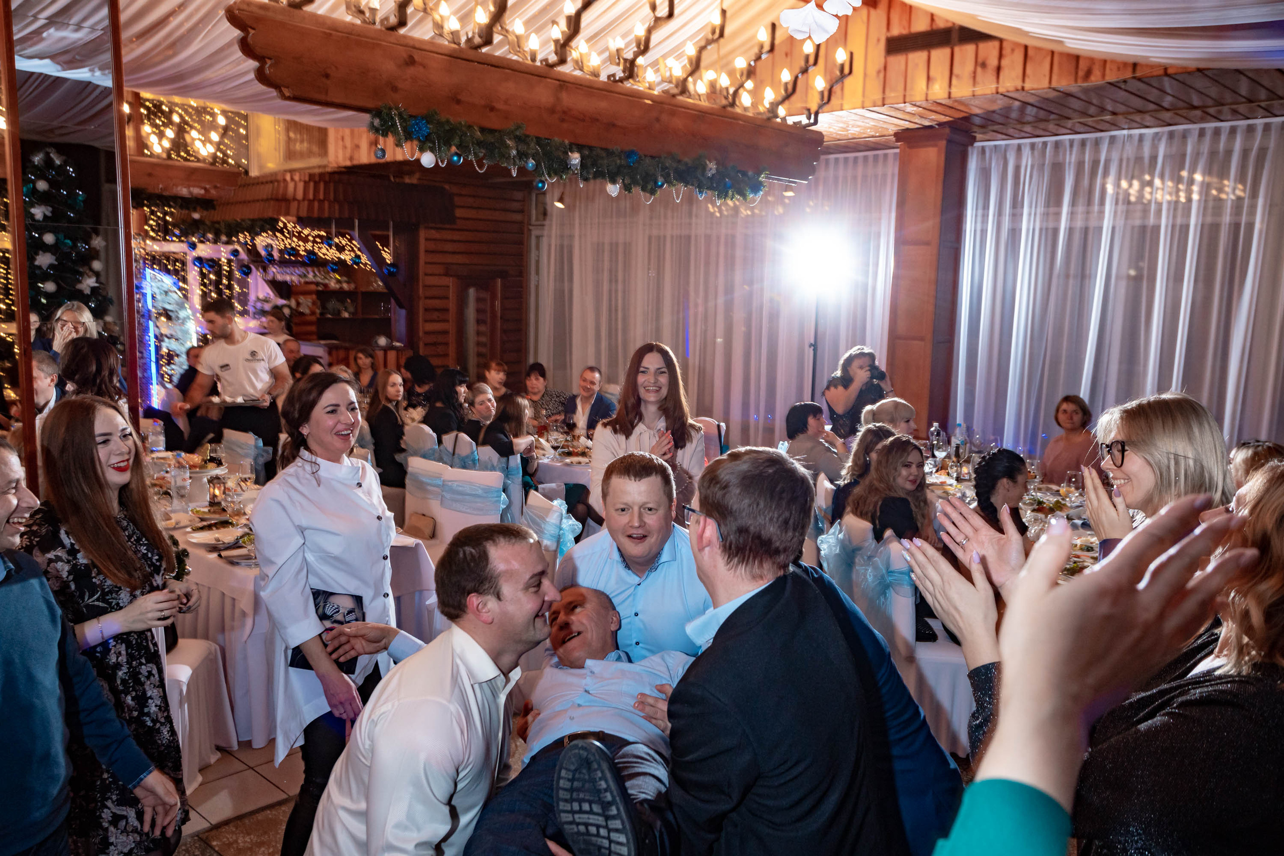 Съемка Новогоднего корпоратива в ресторане Охотник 23.12.2022 г. Свадебный и семейный фотограф в Москве и МО Елена Агапова