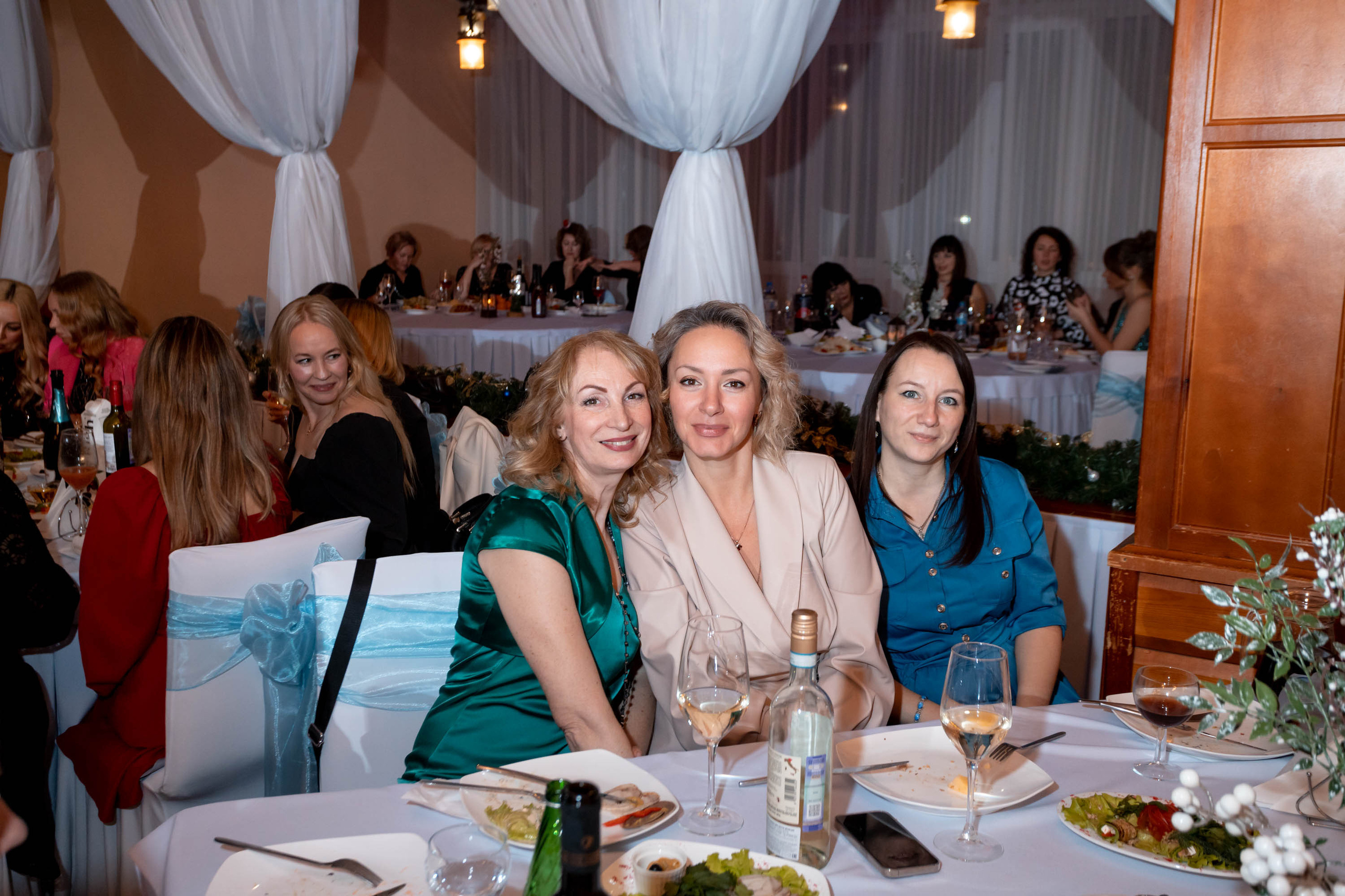 Съемка Новогоднего корпоратива в ресторане Охотник 23.12.2022 г. Свадебный и семейный фотограф в Москве и МО Елена Агапова