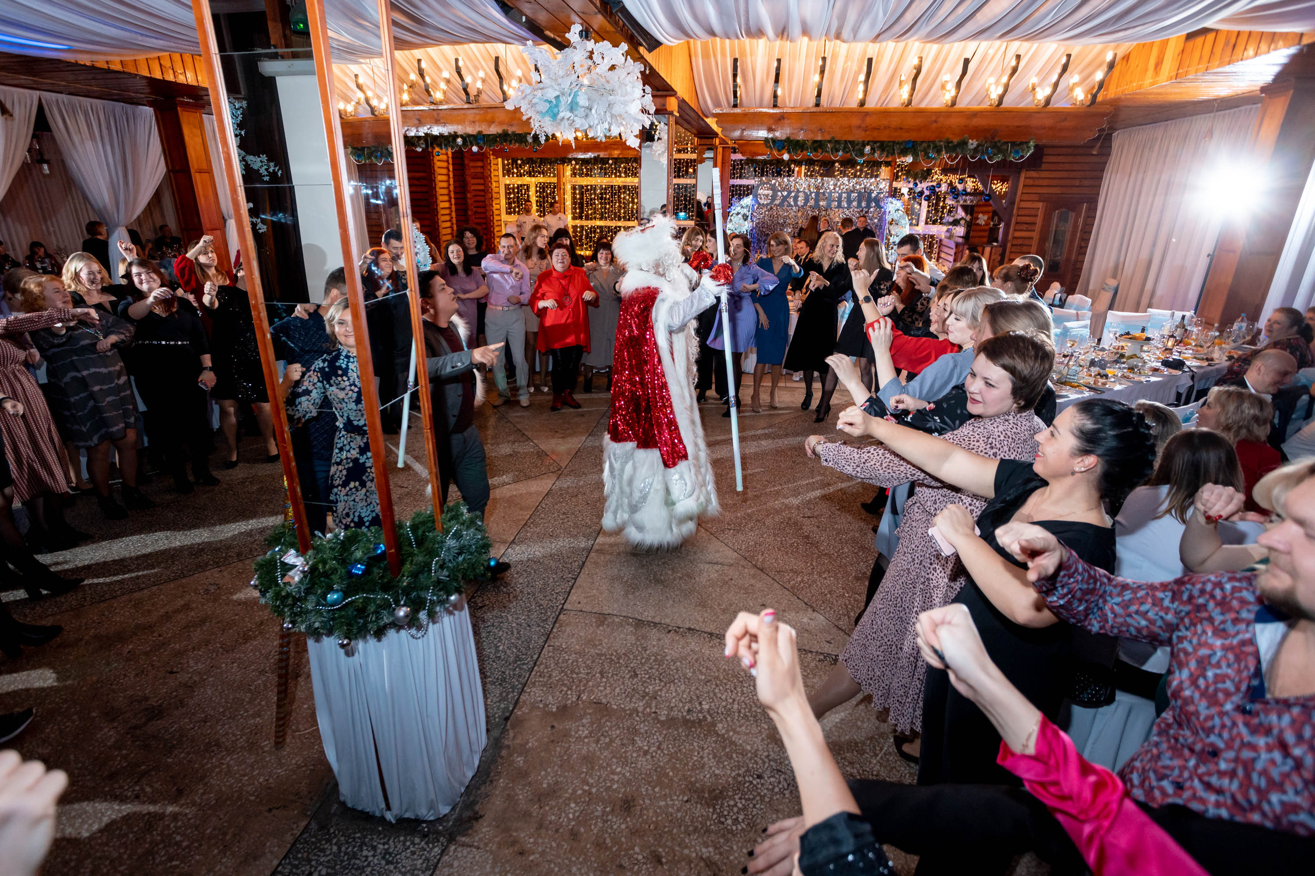 Съемка Новогоднего корпоратива в ресторане Охотник 23.12.2022 г. Свадебный и семейный фотограф в Москве и МО Елена Агапова