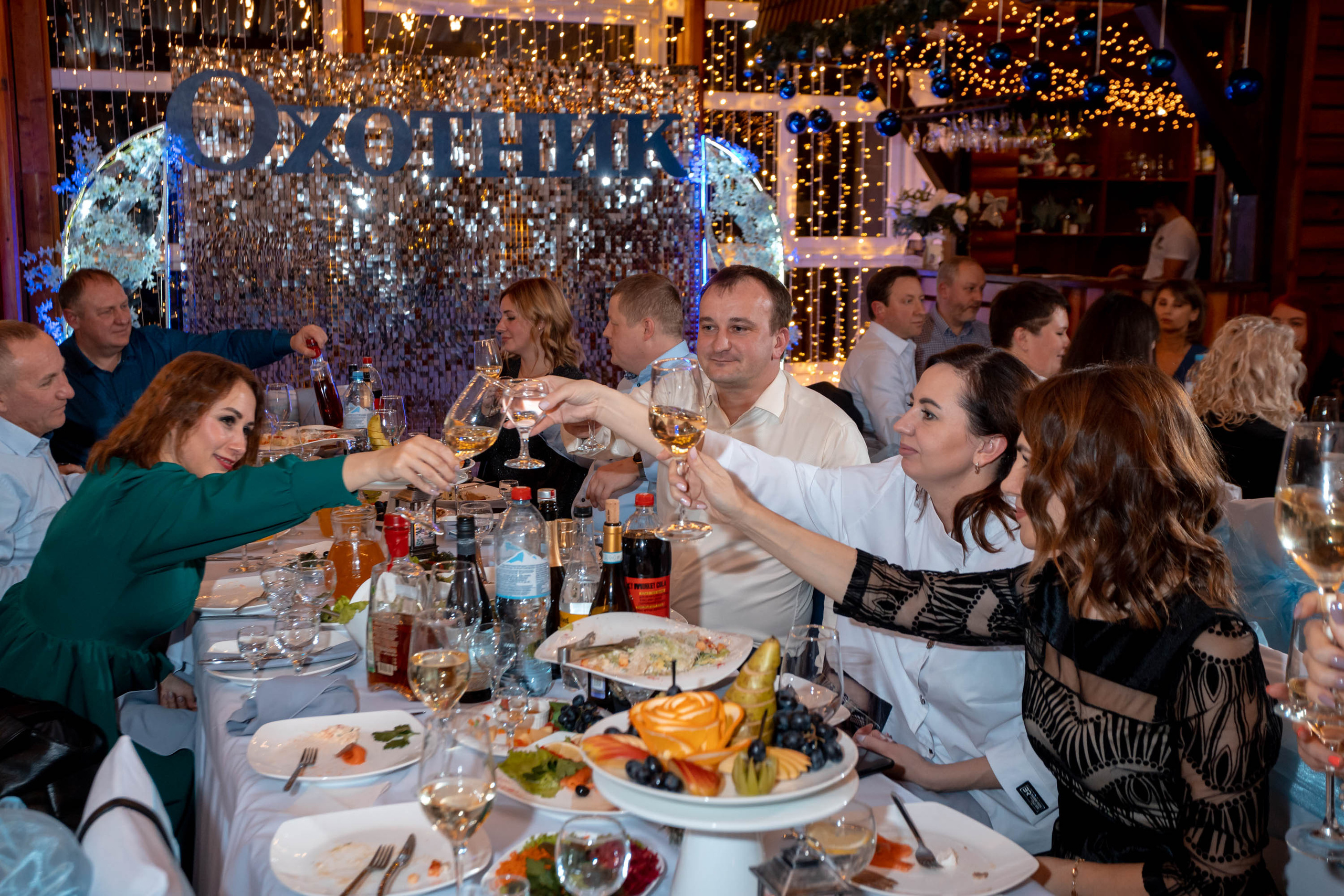 Съемка Новогоднего корпоратива в ресторане Охотник 23.12.2022 г. Свадебный и семейный фотограф в Москве и МО Елена Агапова
