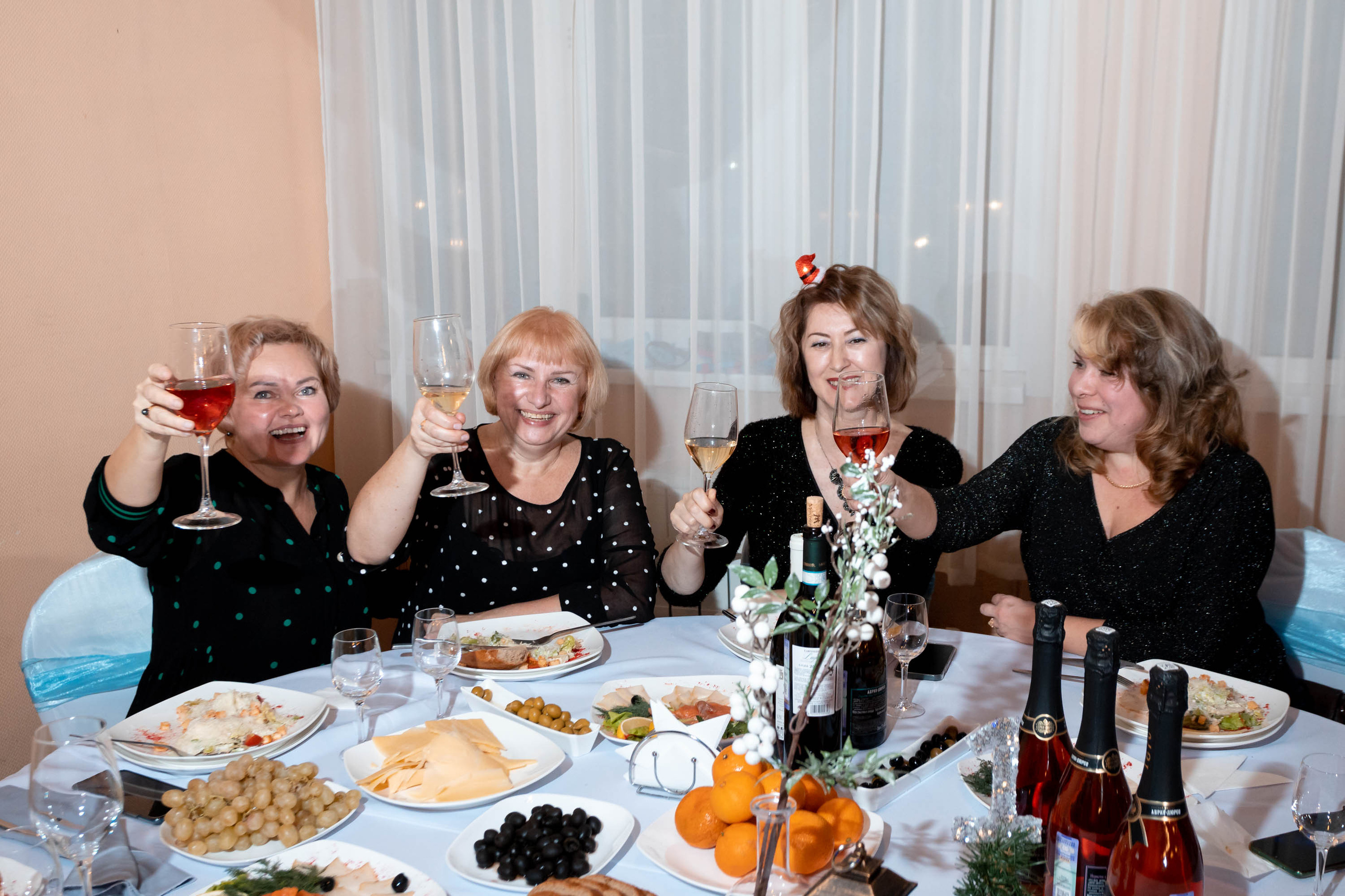 Съемка Новогоднего корпоратива в ресторане Охотник 23.12.2022 г. Свадебный и семейный фотограф в Москве и МО Елена Агапова