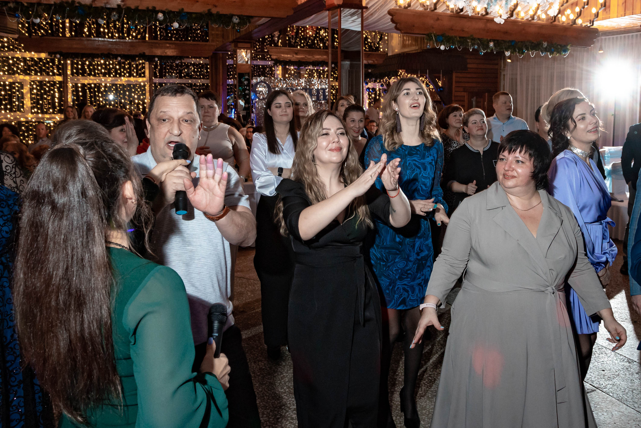 Съемка Новогоднего корпоратива в ресторане Охотник 23.12.2022 г. Свадебный и семейный фотограф в Москве и МО Елена Агапова