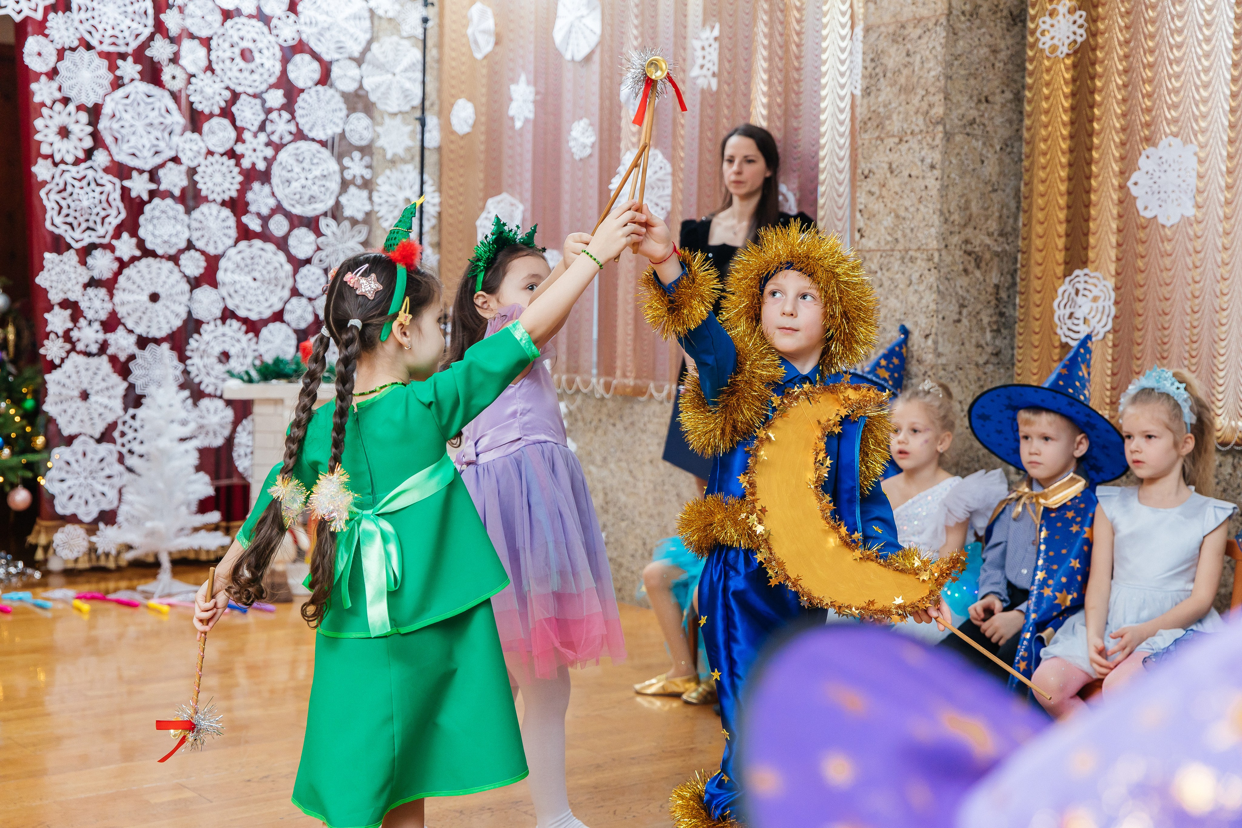 Детский сад № 93 — Утренник (27.12.2024). Свадебный и семейный фотограф Крамар Наталья
