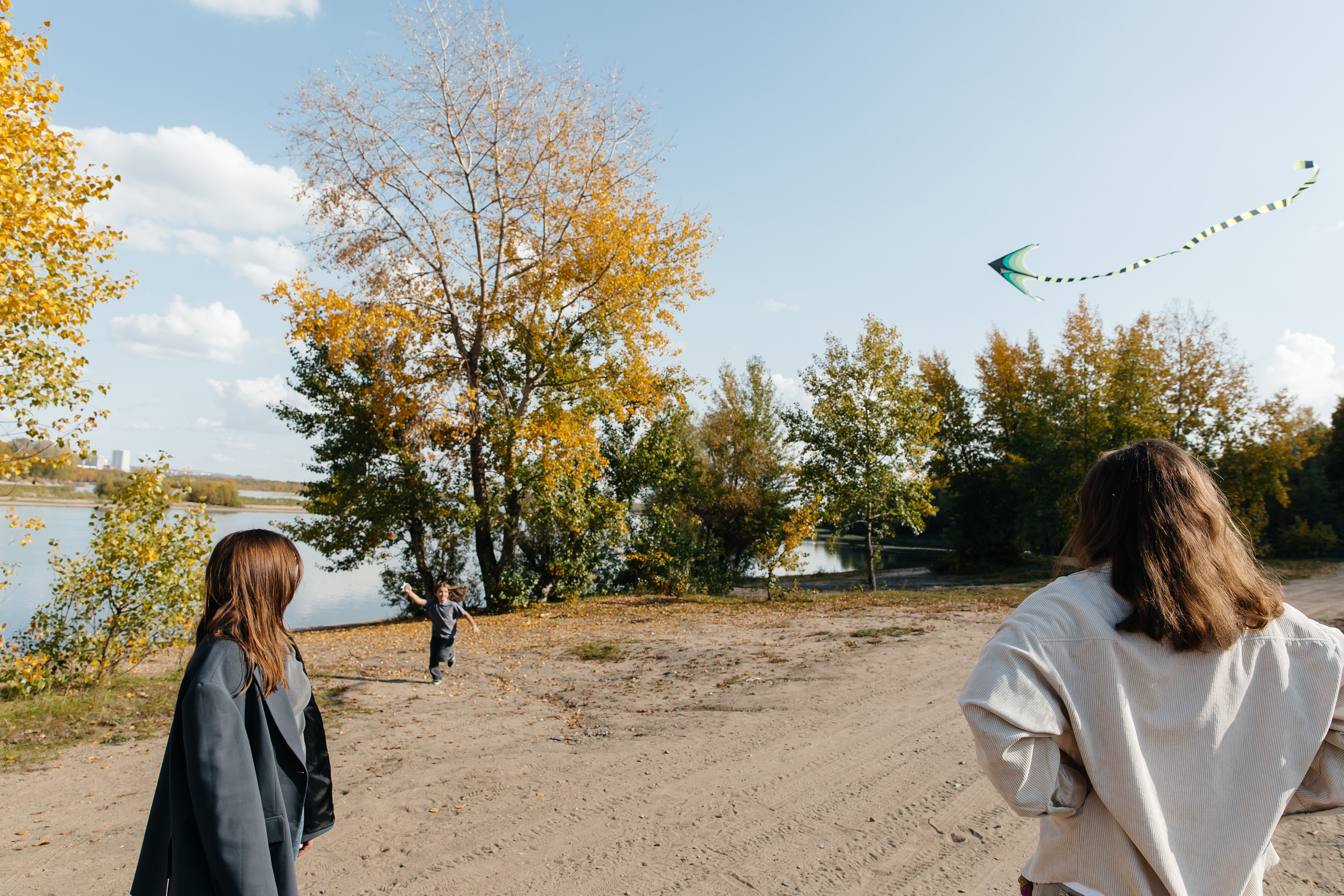 Выманивает из квартир природа нас на выходные. Осенний лес — особый мир. Ведут тропинки потайные…. Душевный фотограф Ваших самых ярких событий Марина Погребняк