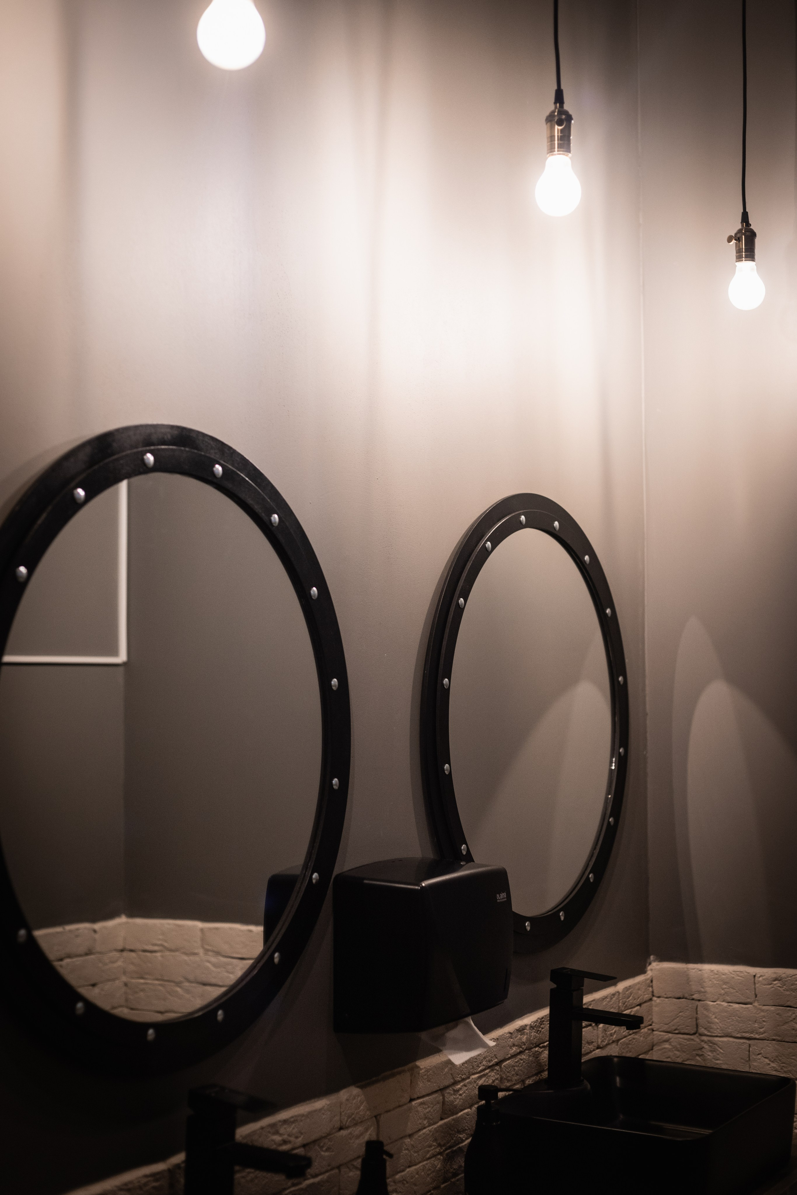 Паб Революция. Фотограф Денис Лесковский (Тюмень)