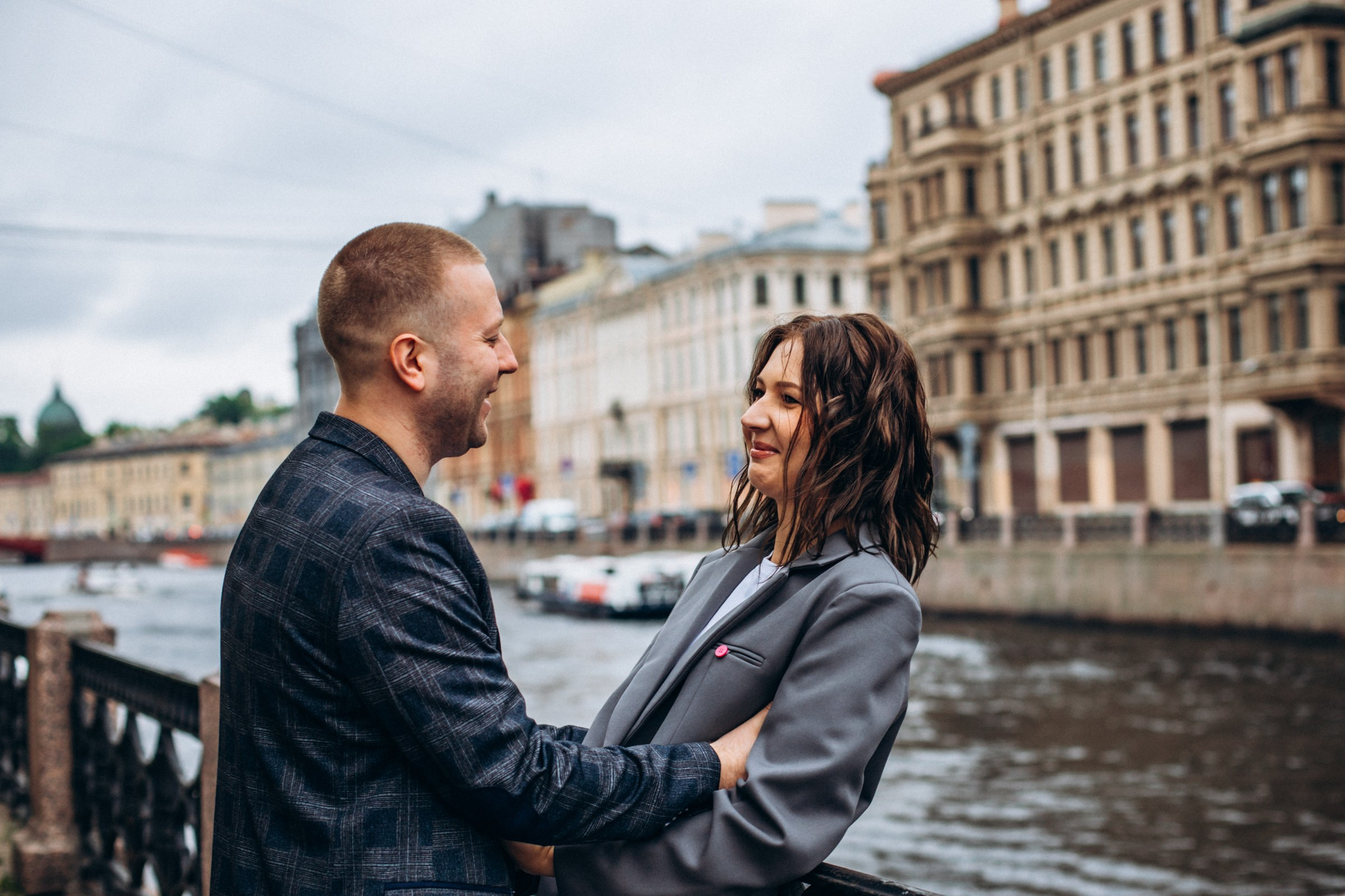 Боря и Оксана в июне. Фотопрогулка в Петербурге. Индивидуальный и семейный фотограф в Санкт-Петербурге