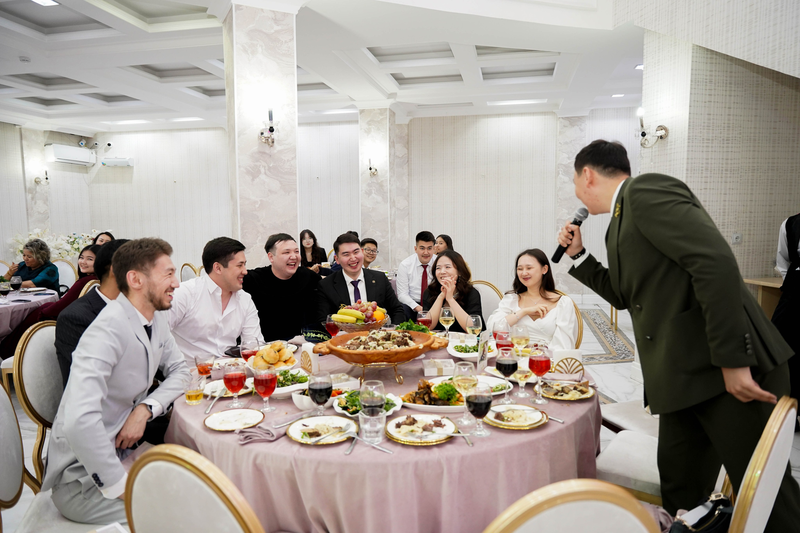 Dana uzatu. Фотограф Ернар Ержанов