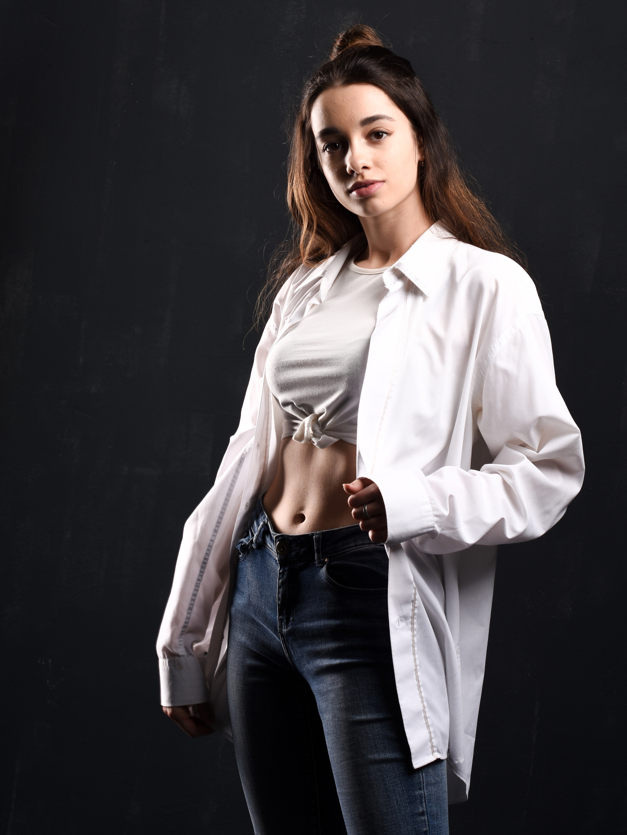 Фотосессия на тёмном фоне