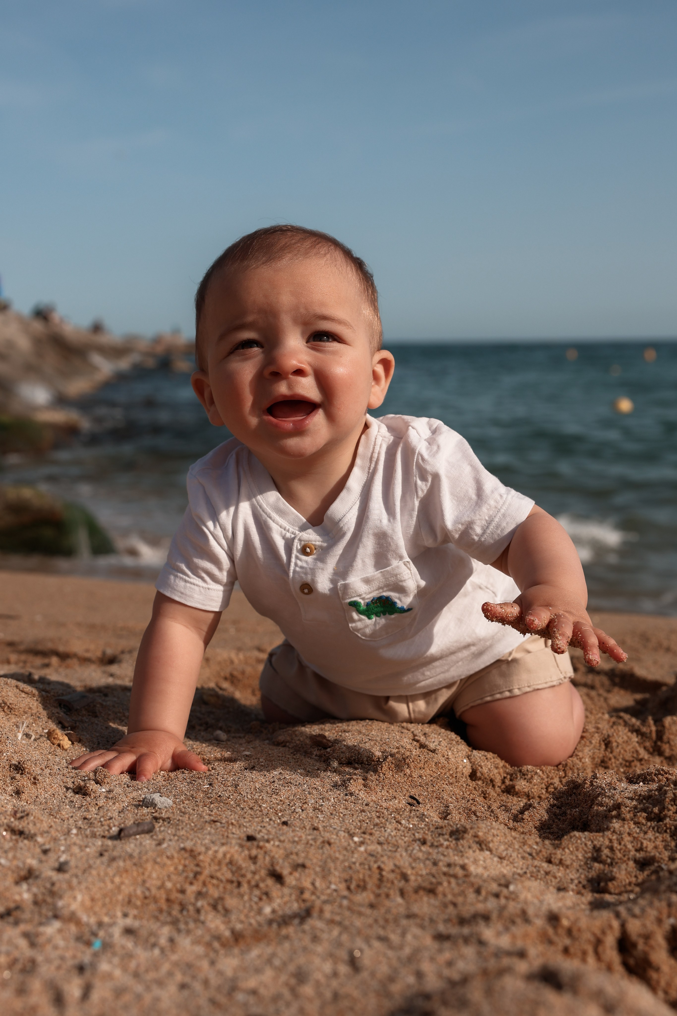 Family pizza at the sea. Natalia Zhuravleva|family, newborn, maternity photographer in Barcelona